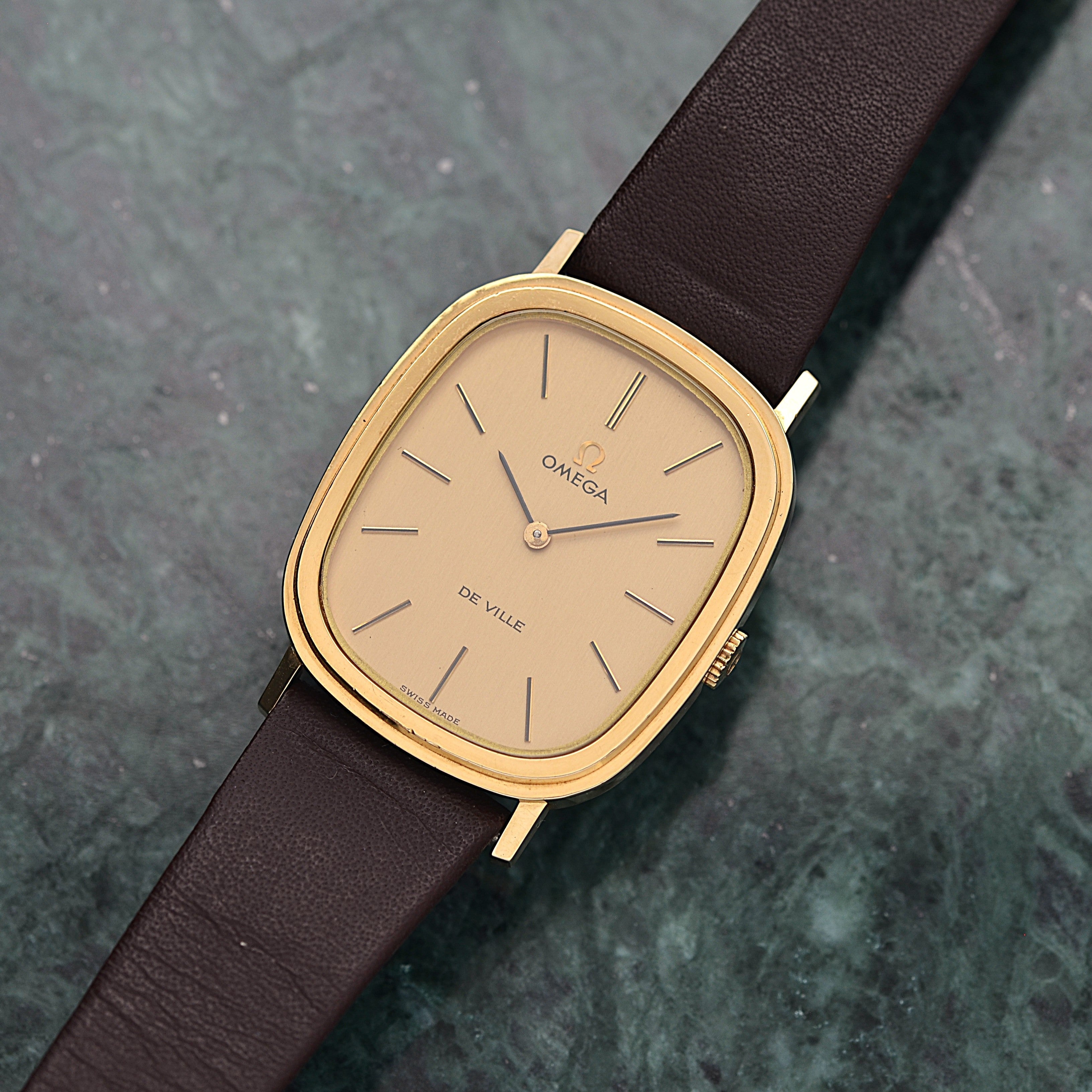 ヴィンテージらしい1974年製のオメガ・デヴィル。