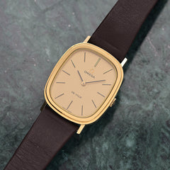 ヴィンテージらしい1974年製のオメガ・デヴィル。