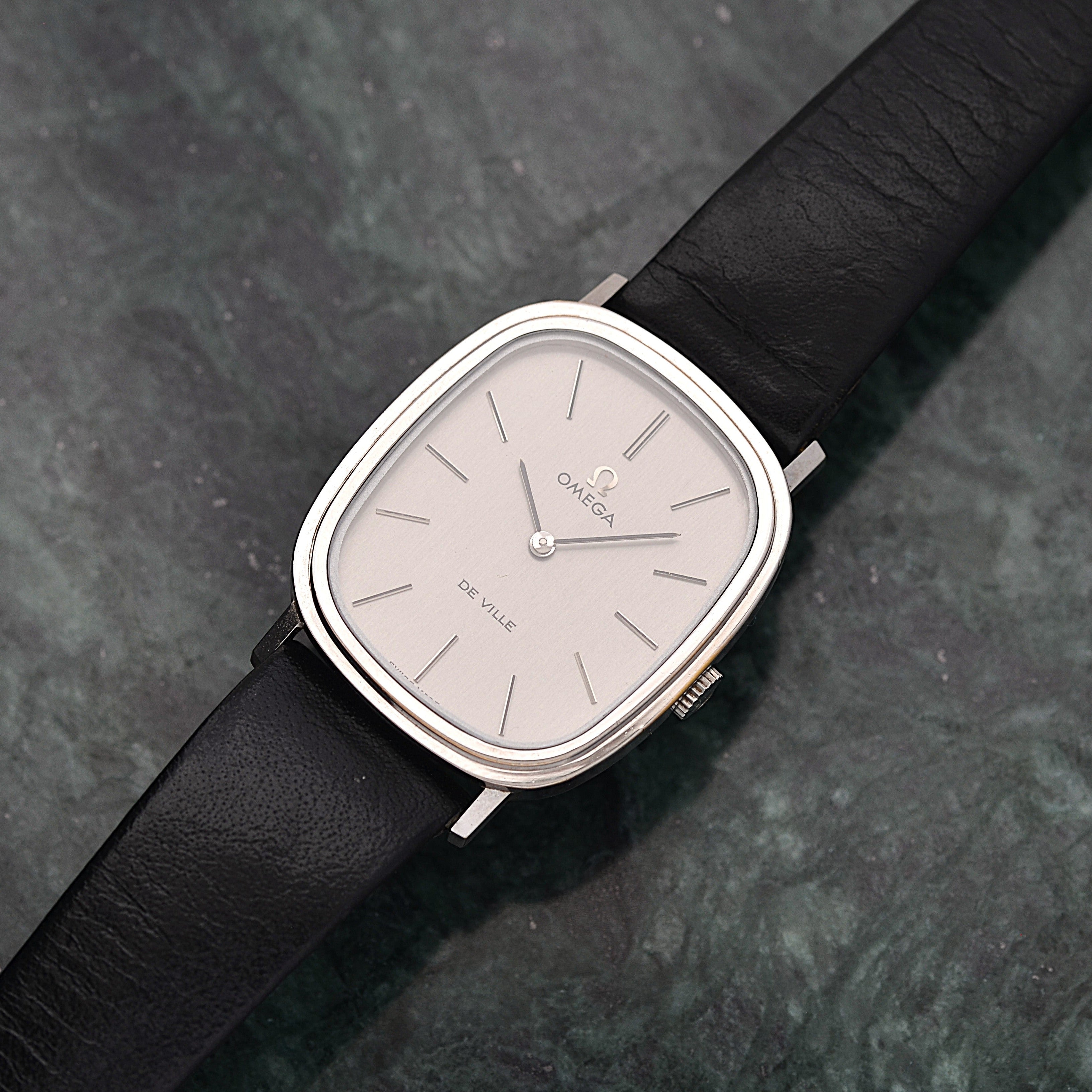 デッドストックで入荷しました1974年製のオメガ・デヴィル。
