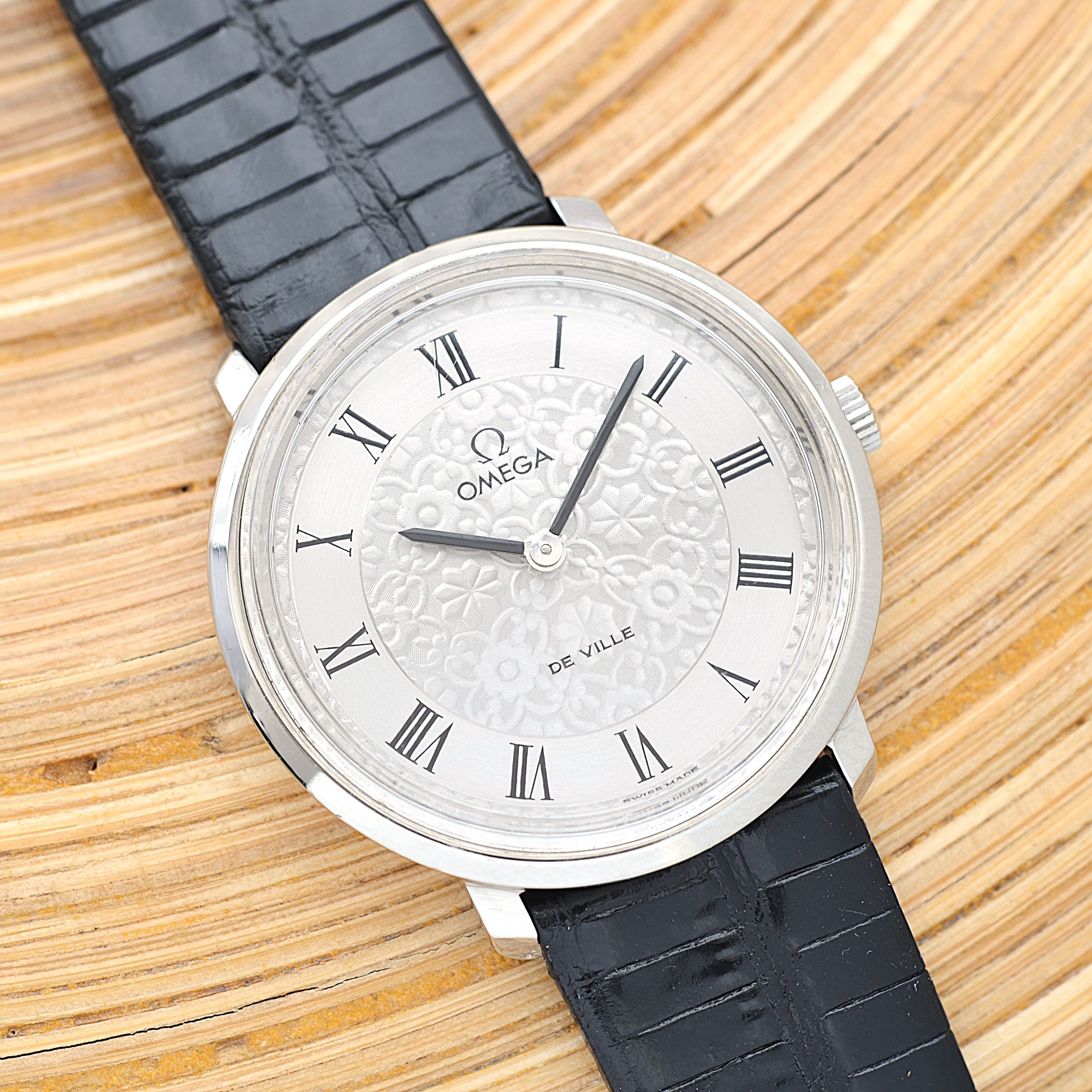 かなり手の込んだデザインをした1971年製のオメガ・デヴィル。