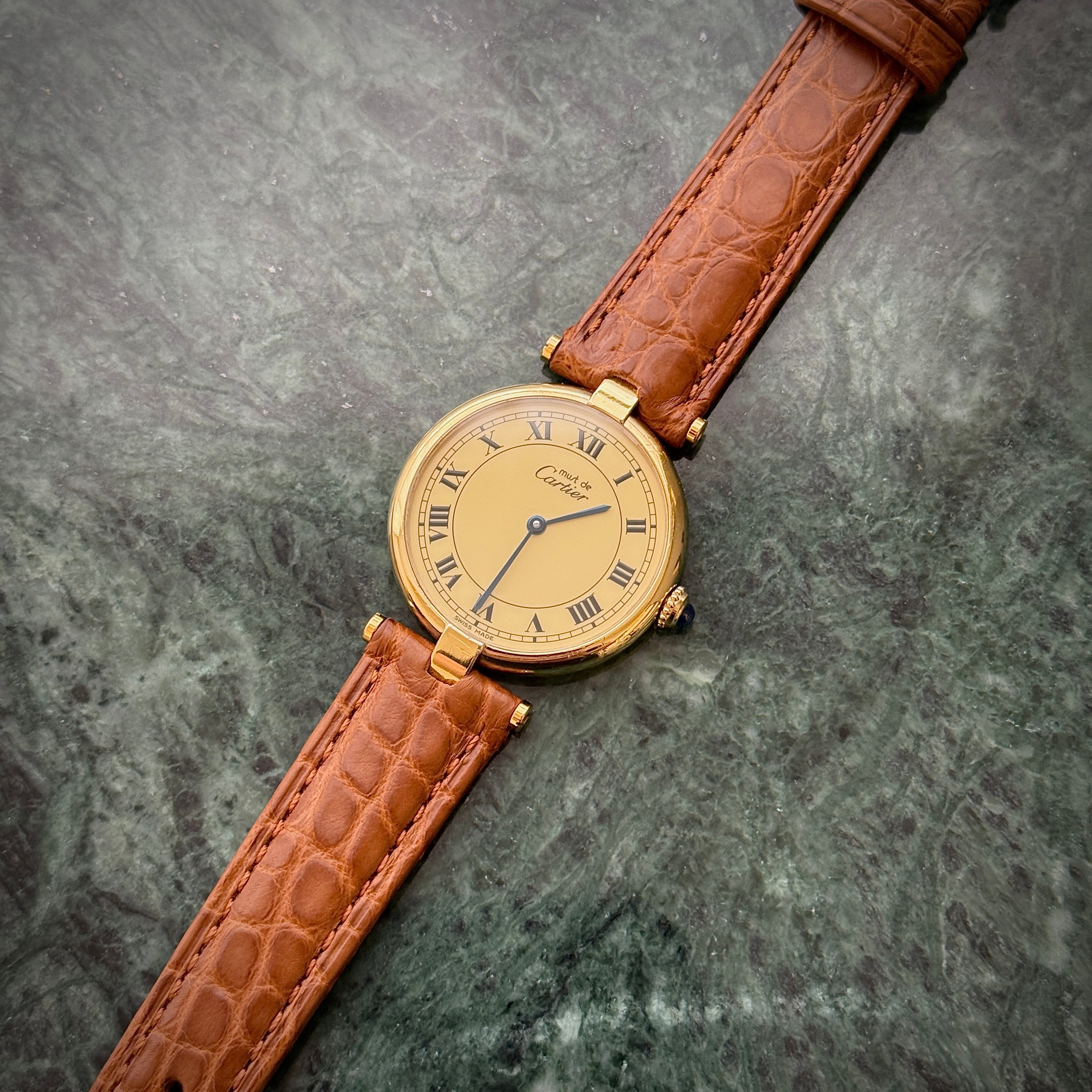 希少 Audi sieger シェル文字盤 10BAR 腕時計 電池新品 FENDI フェンディ レディース ウォッチ 腕時計 ゴールド×シェル