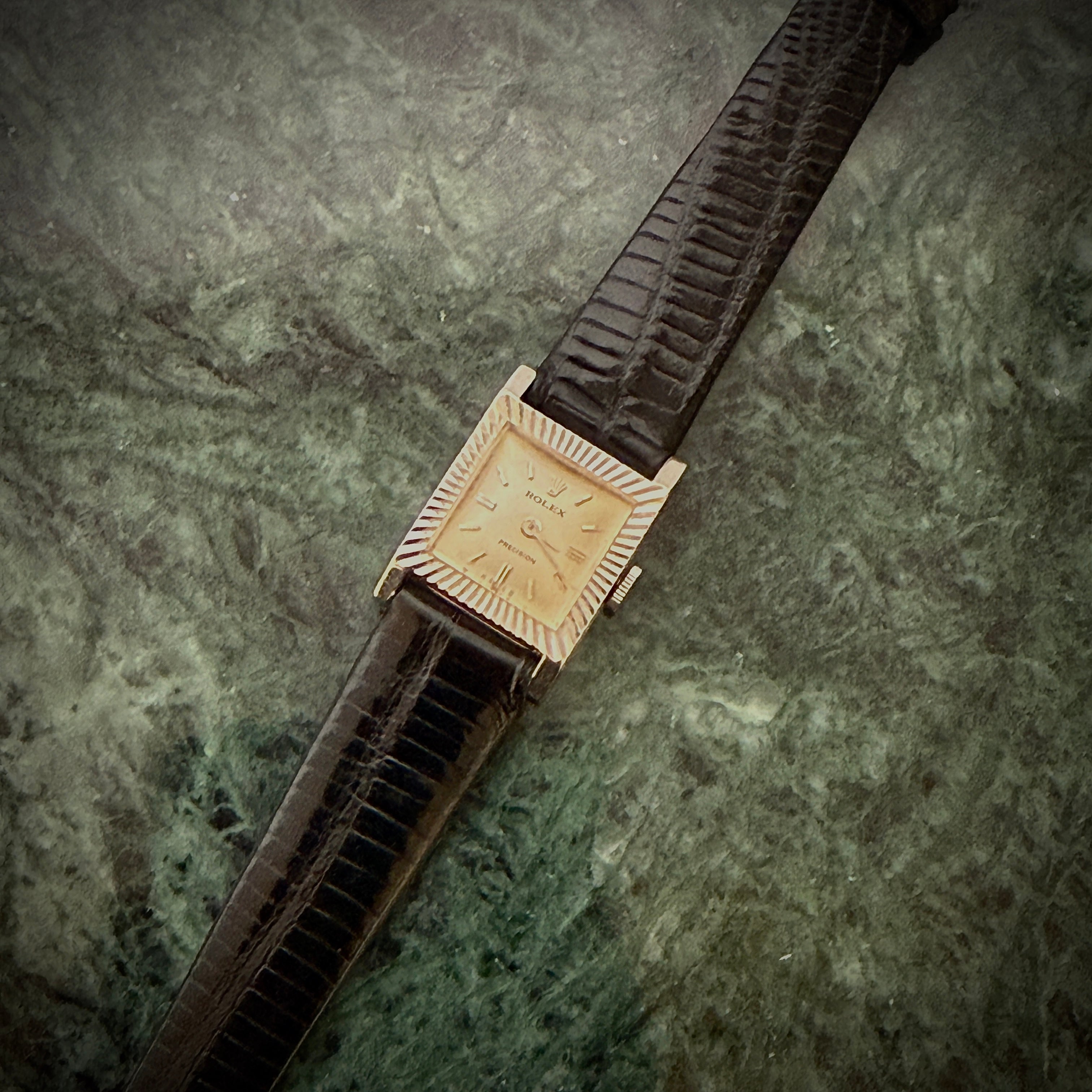 オーバーホールの際はぜひベルト交換もご一緒に。