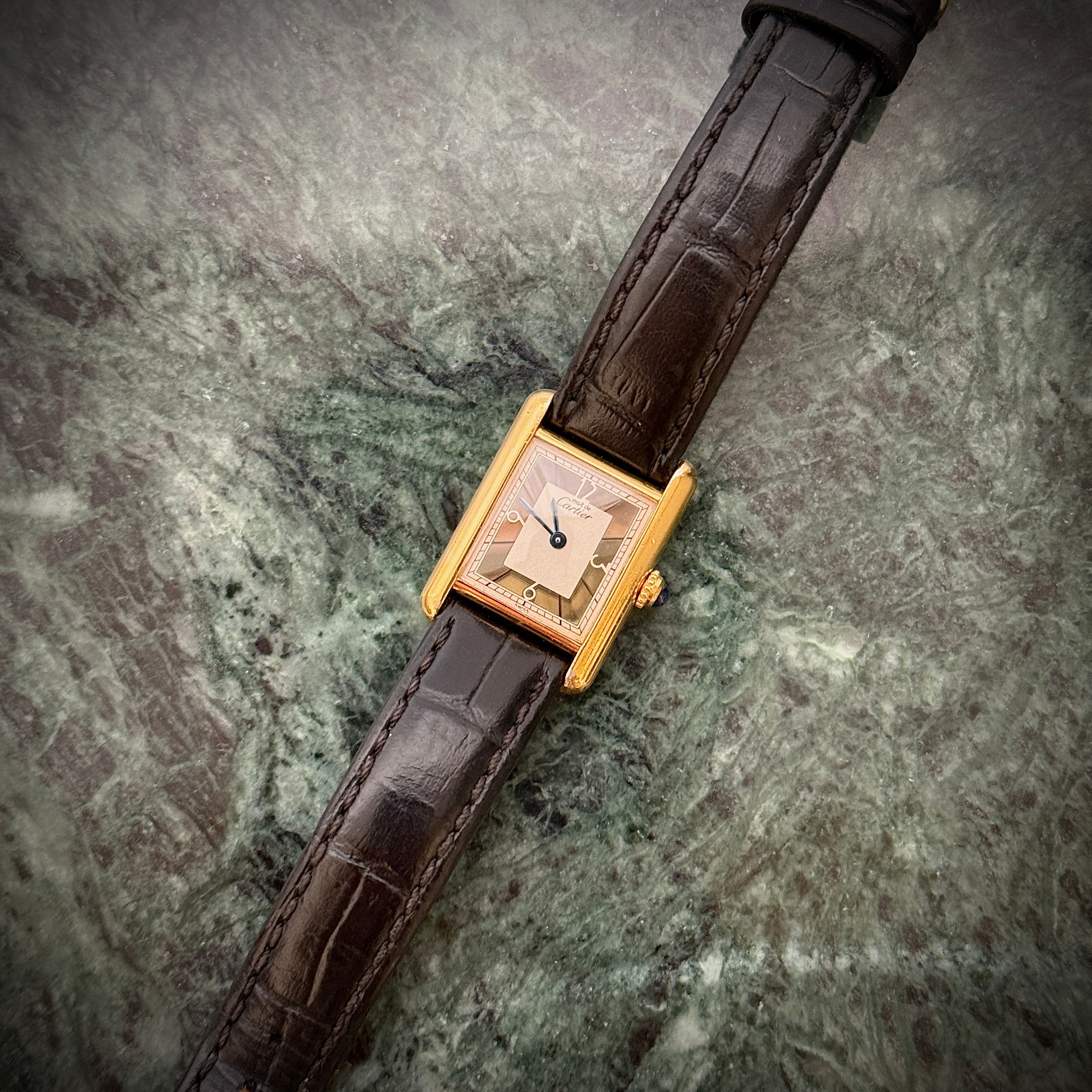 電池交換で正常に動作しなければオーバーホールをお勧めします。