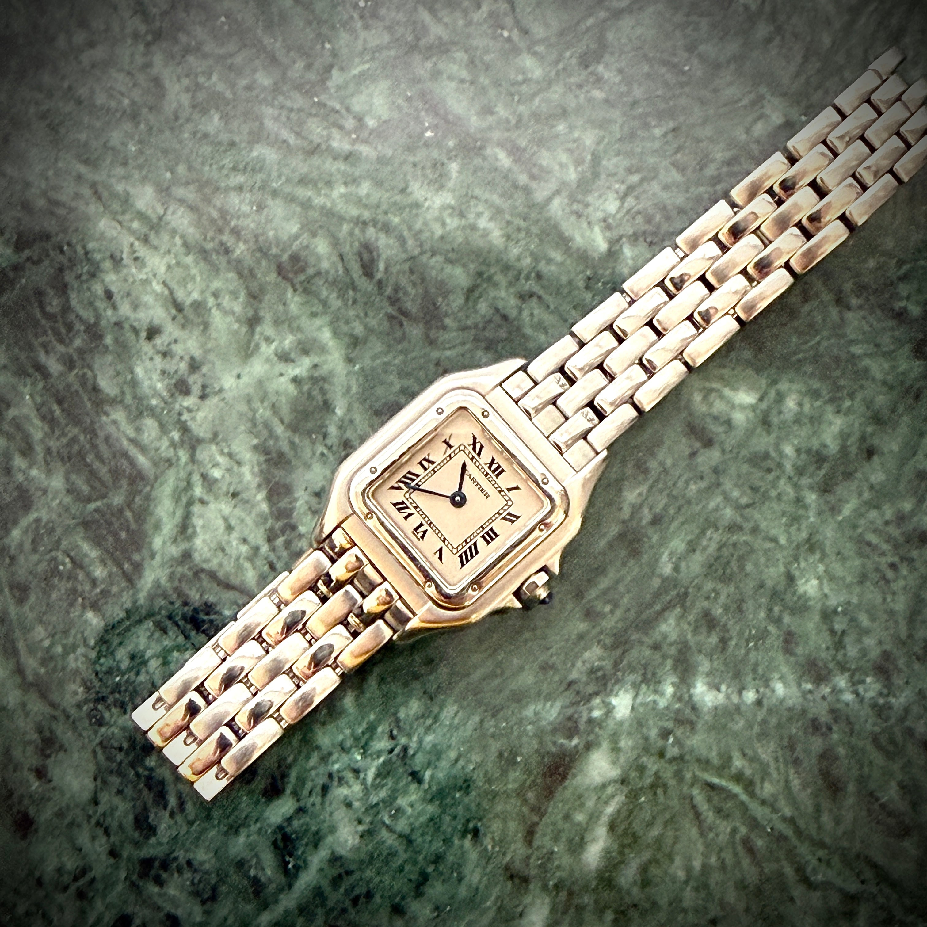 オーバーホールの際は外装もキレイに仕上げます。