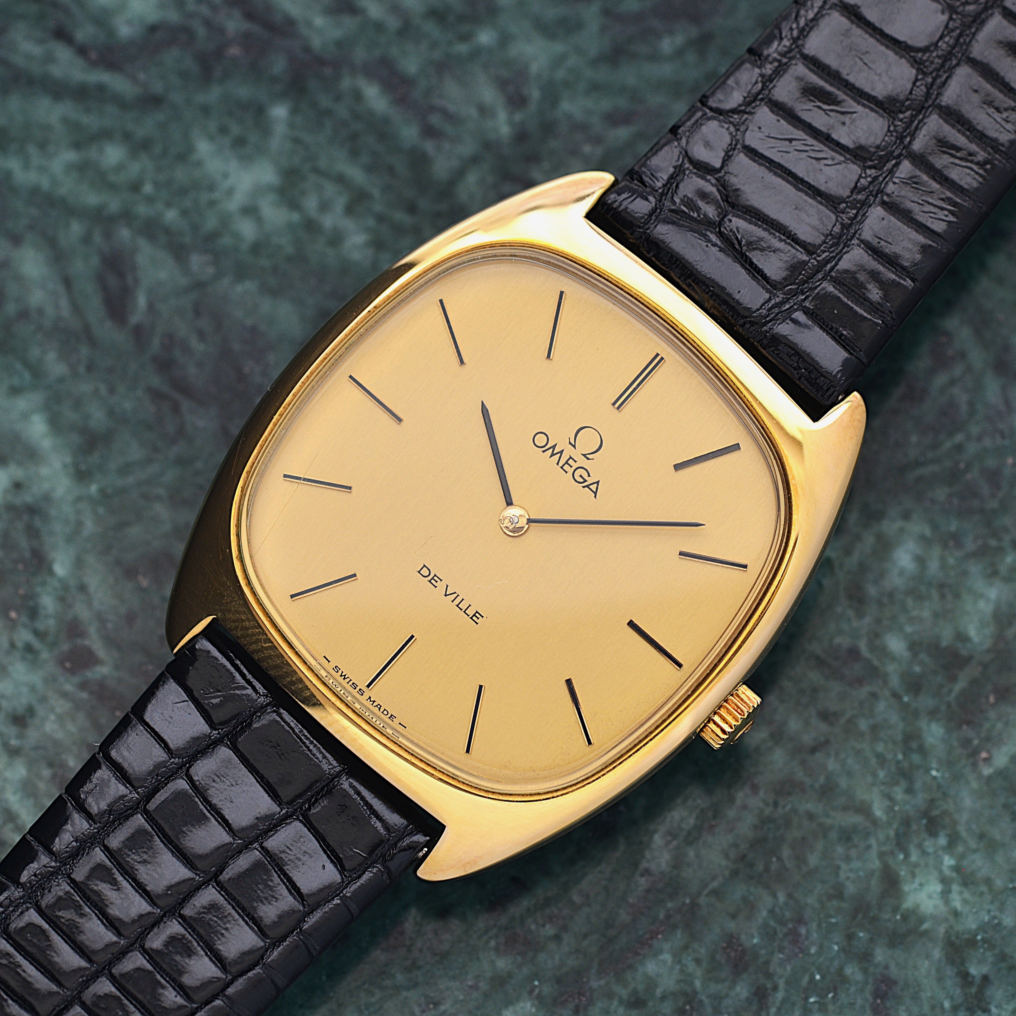 [OMEGA] Omega DeVille GP Cushion Case with Original Gold Buckle, New old stock