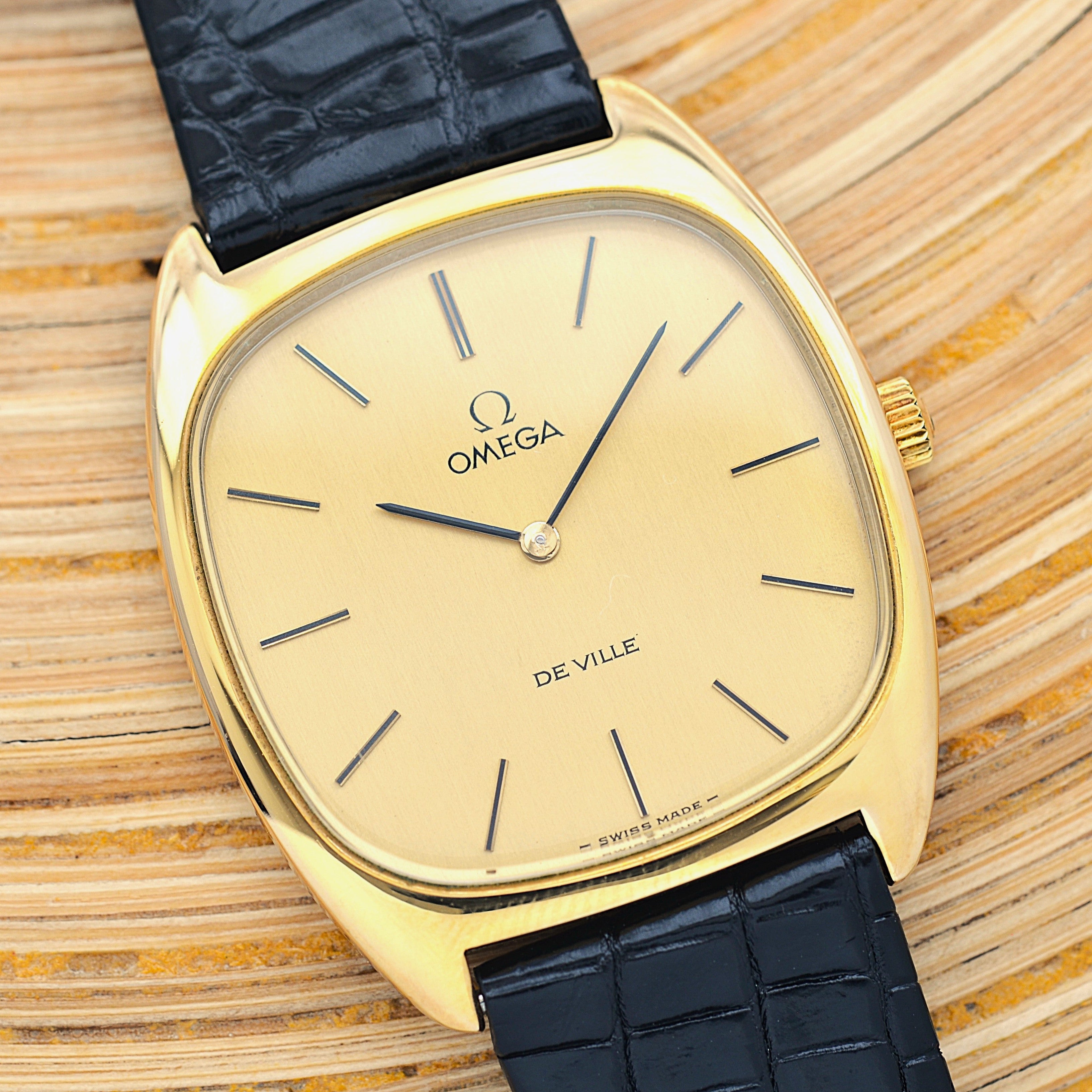 [OMEGA] Omega DeVille GP Cushion Case with Original Gold Buckle, New old stock