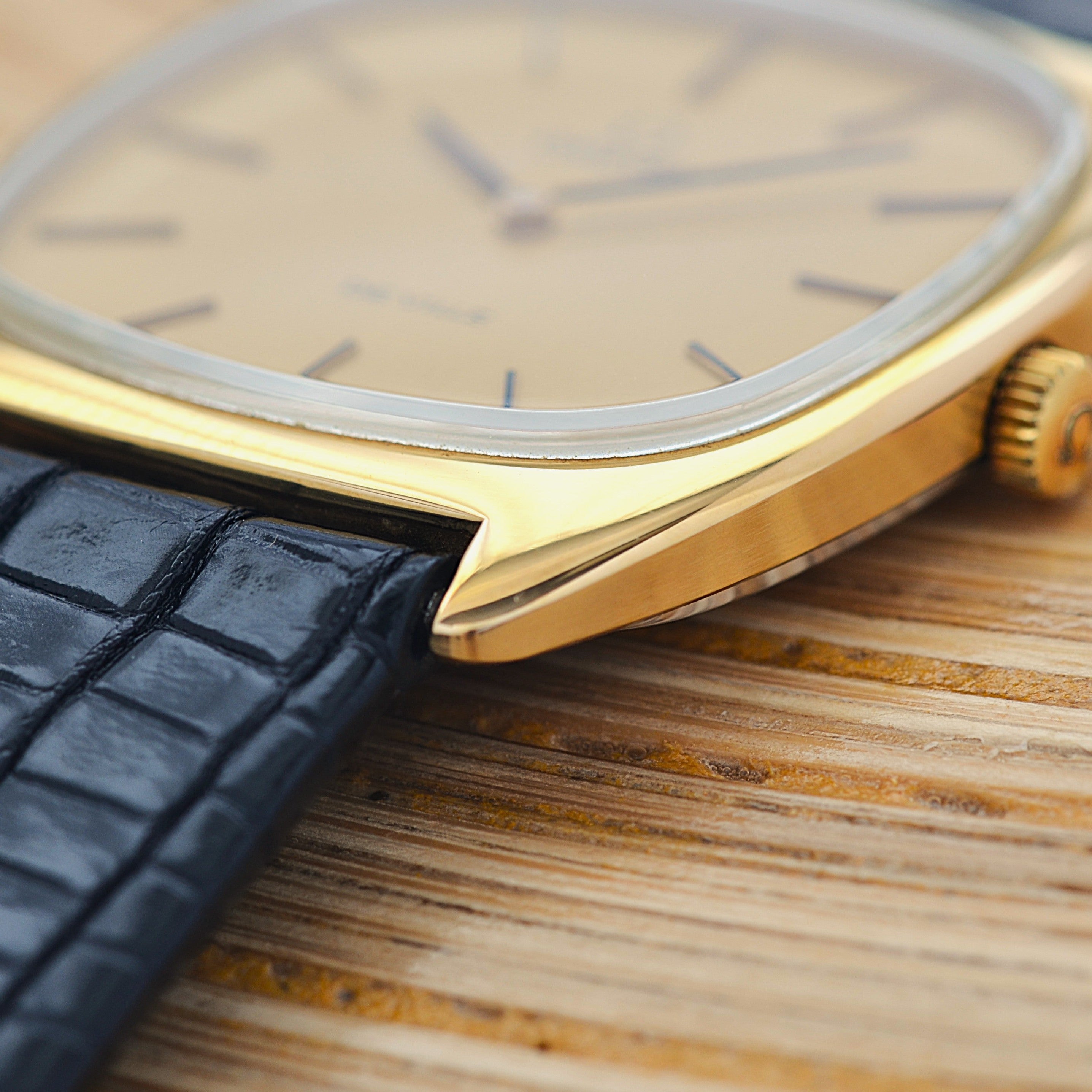 [OMEGA] Omega DeVille GP Cushion Case with Original Gold Buckle, New old stock
