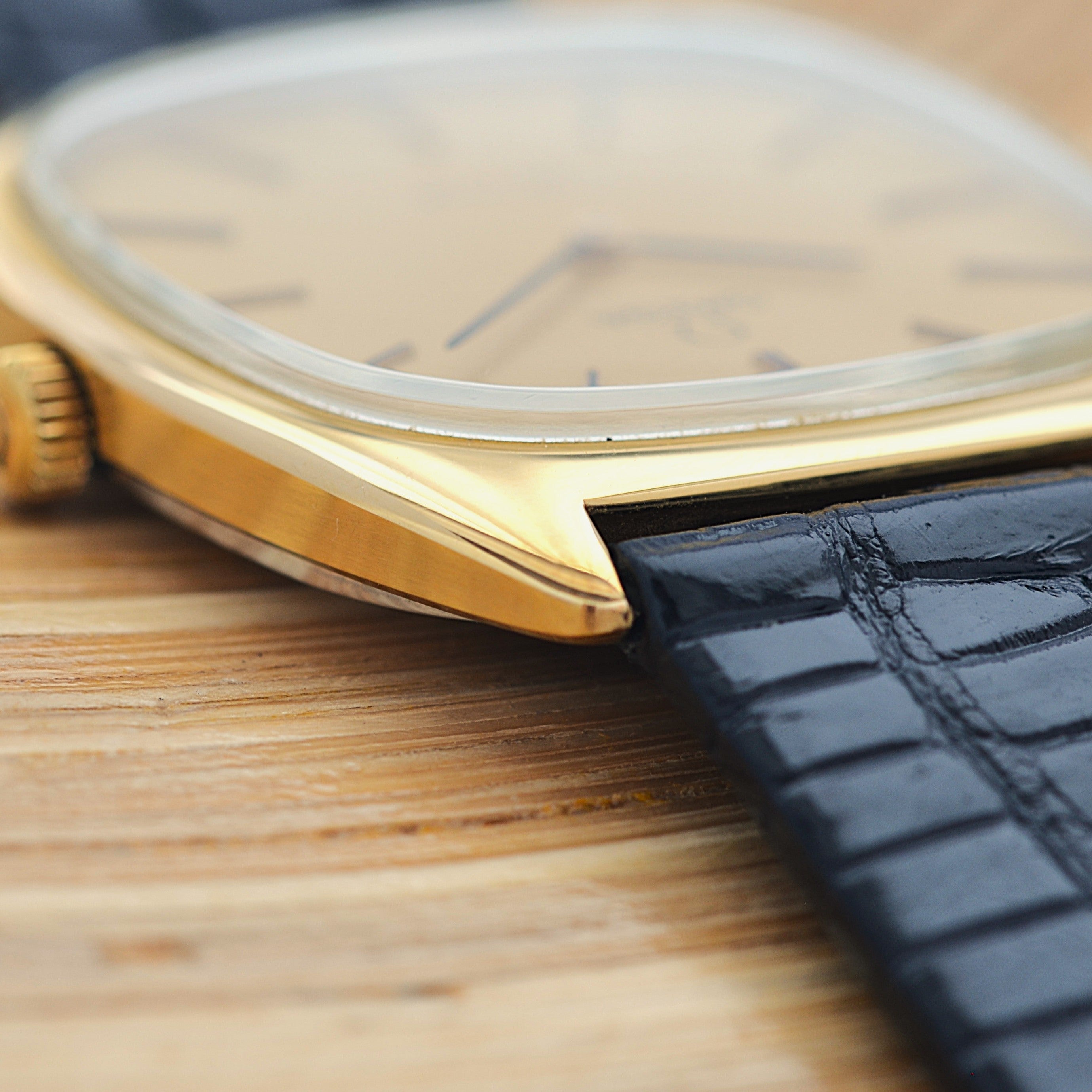 [OMEGA] Omega DeVille GP Cushion Case with Original Gold Buckle, New old stock