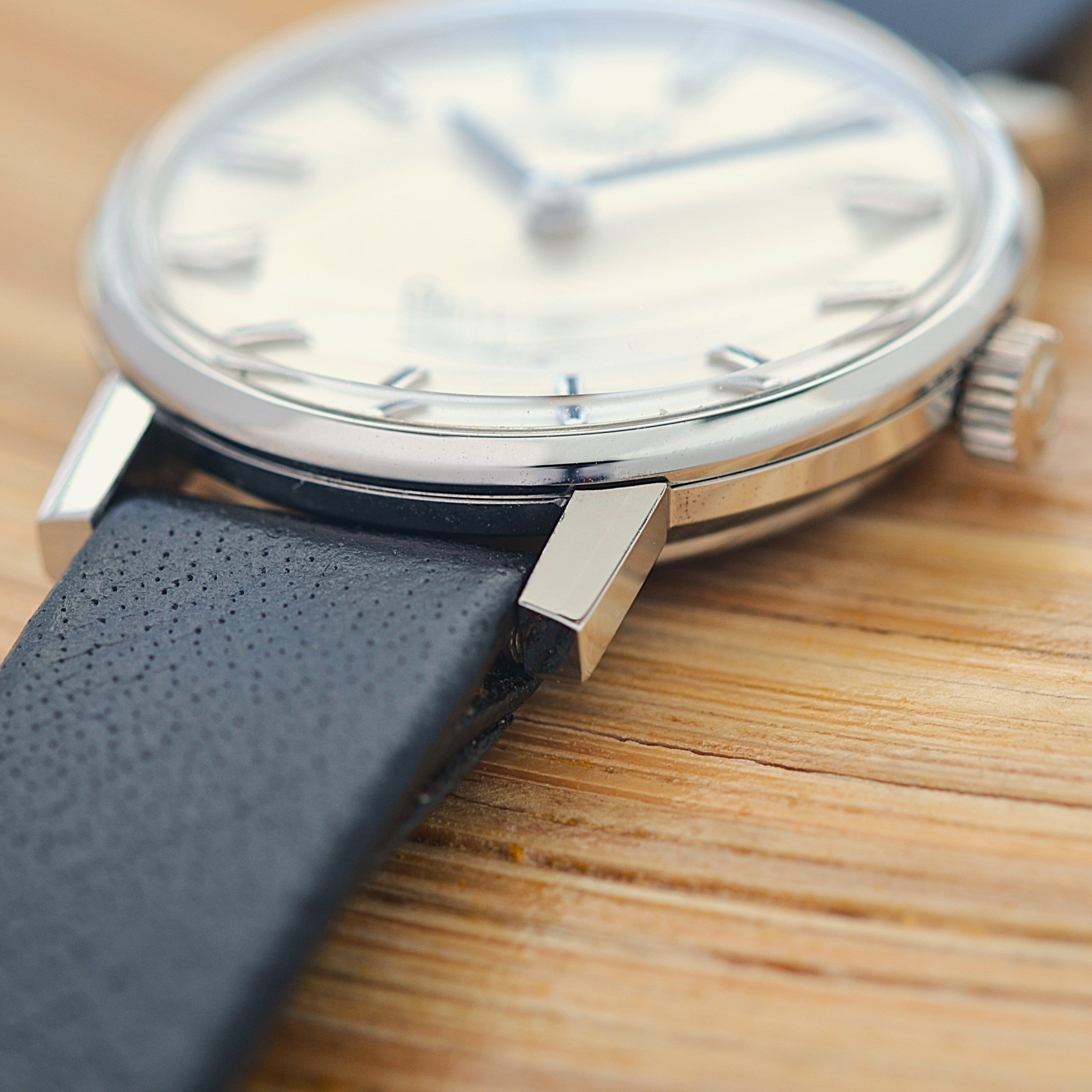 【OMEGA】オメガ ジュネーヴ SS ラウンド Silver デッドストック 純正尾錠付き