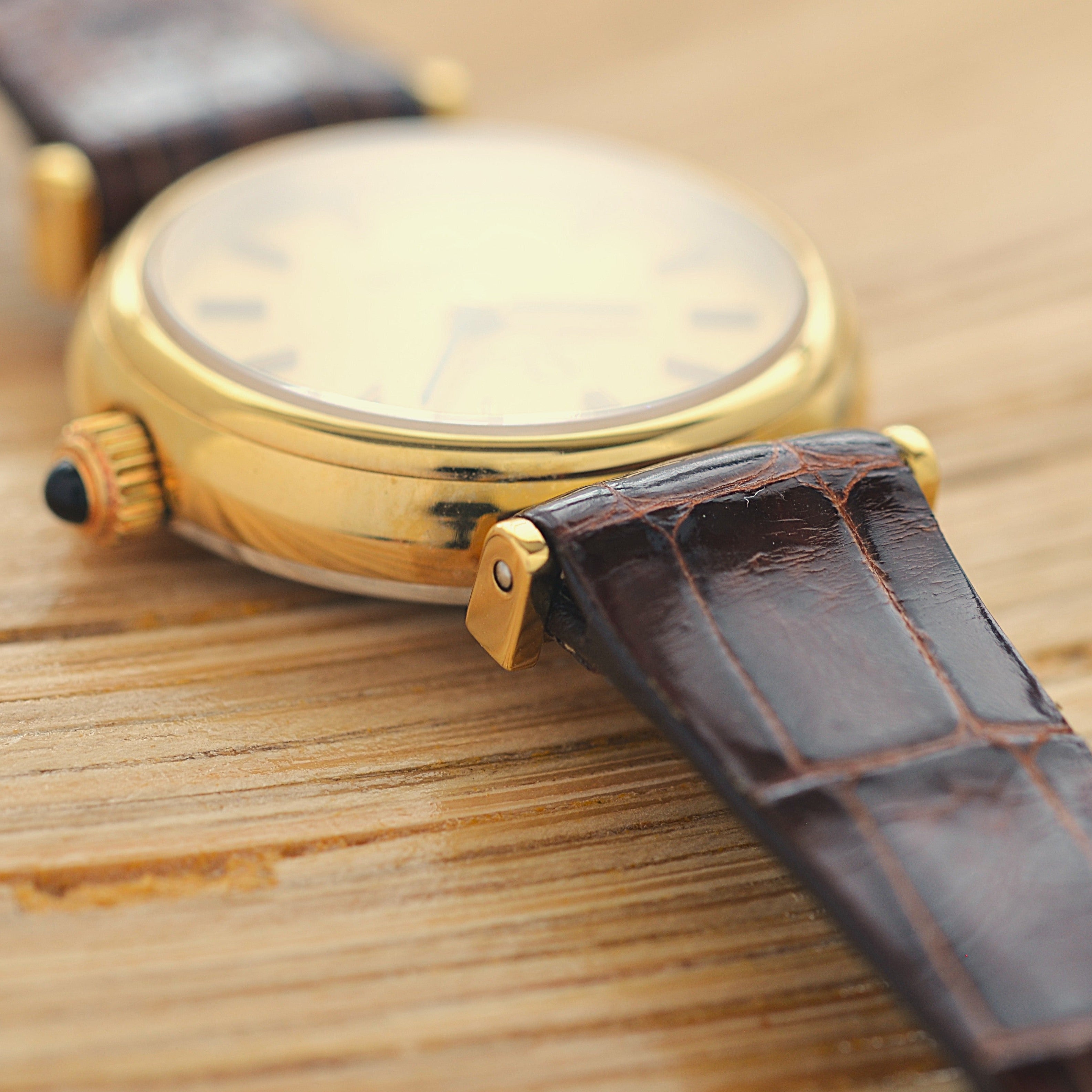 【OMEGA】オメガ デヴィル GP ミニラウンド変わりケース Goldバーク デッドストック 純正尾錠付き