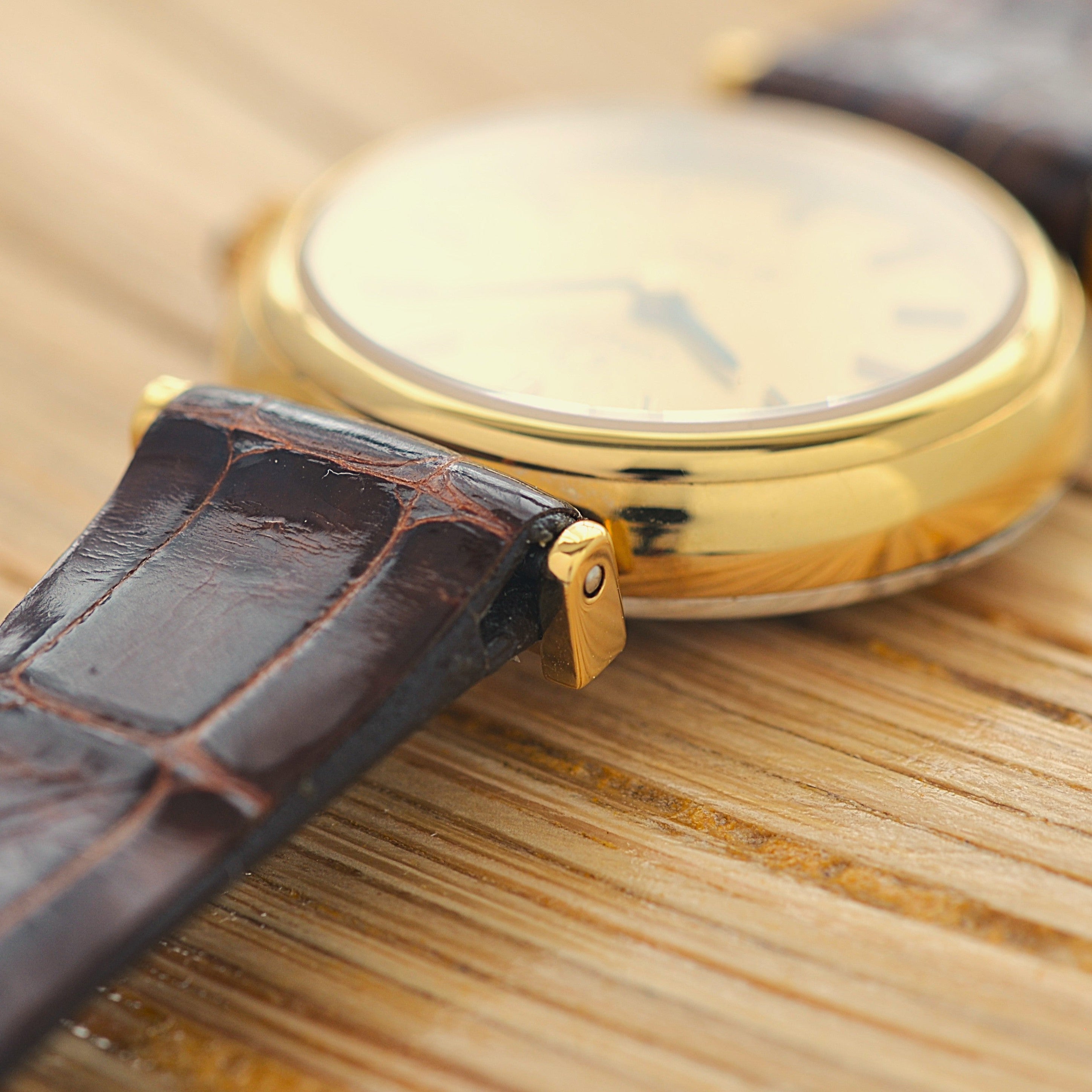 【OMEGA】オメガ デヴィル GP ミニラウンド変わりケース Goldバーク デッドストック 純正尾錠付き