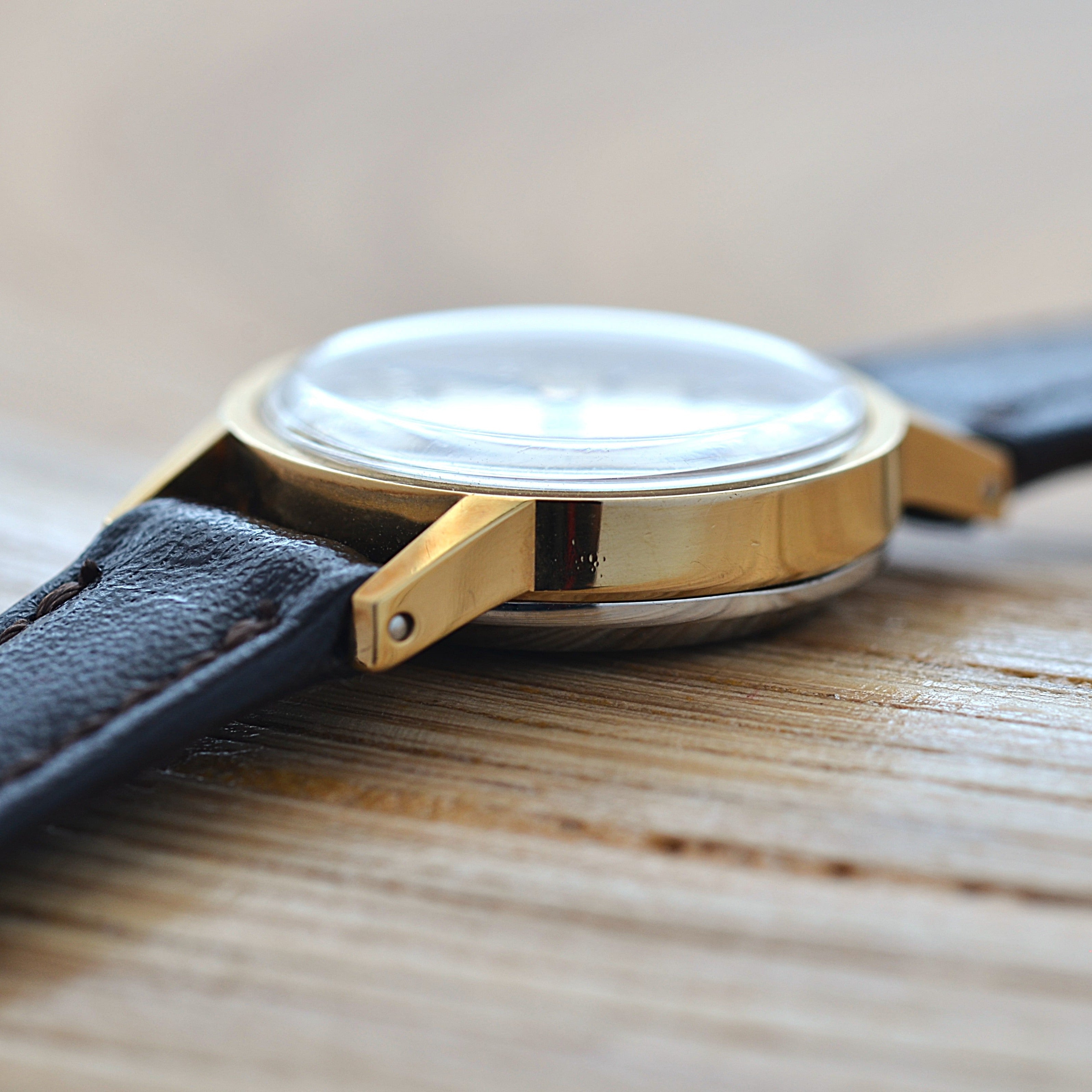 [Omega] 歐米茄日內瓦 GP 圓形金盤