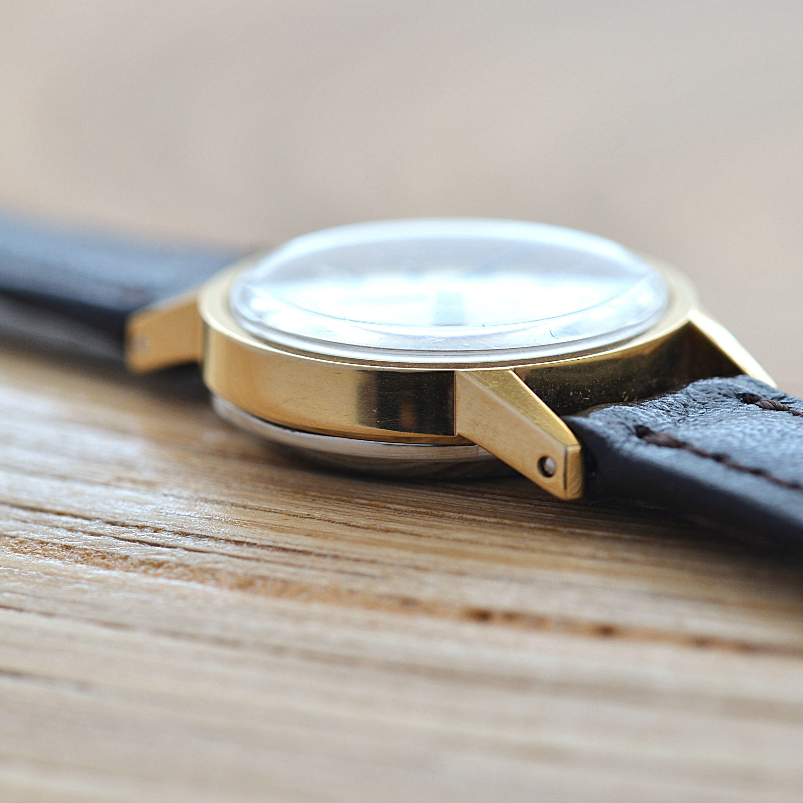 [Omega] 歐米茄日內瓦 GP 圓形金盤