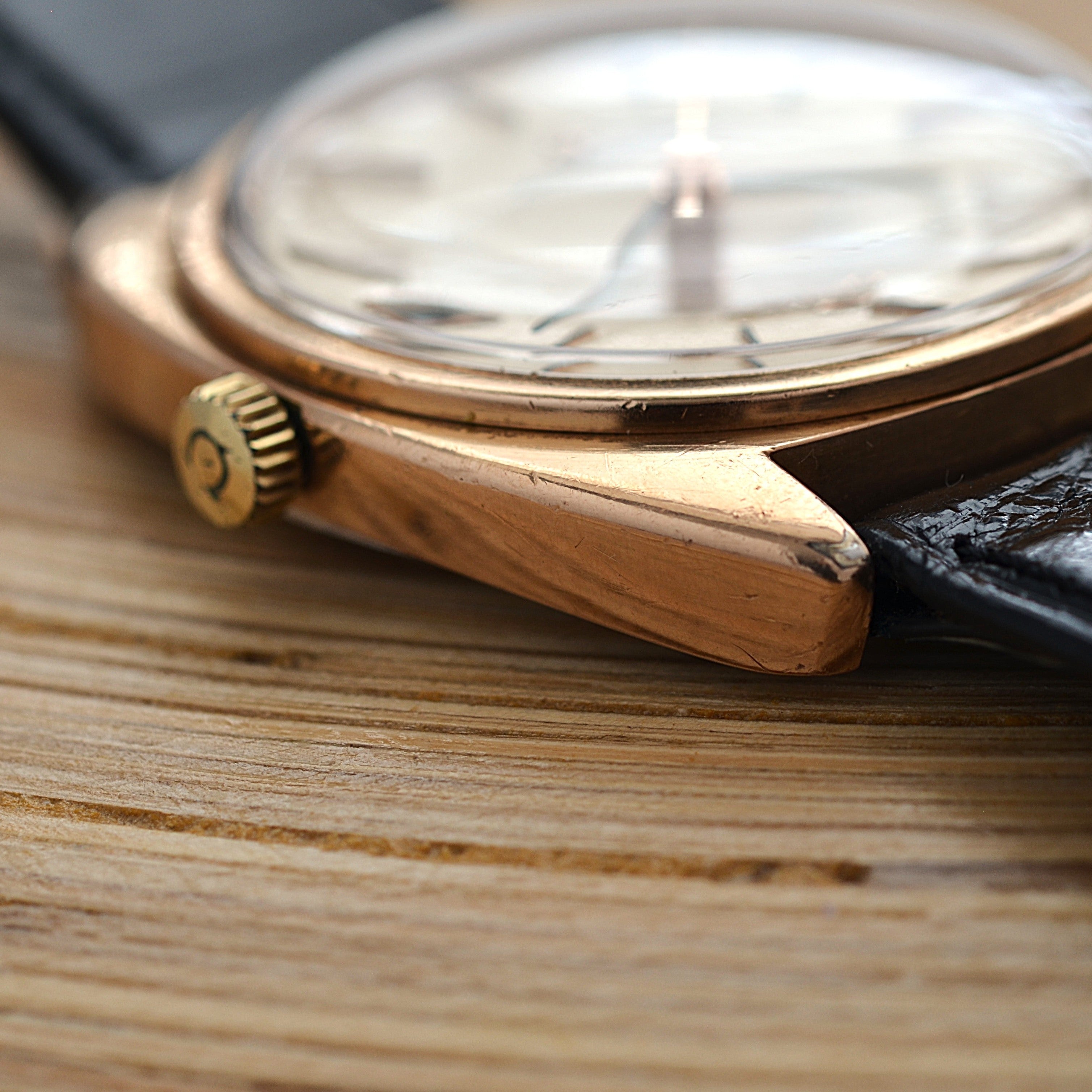 [歐米茄] 歐米茄星座系列日期顯示 C-Line 粉紅金錶殼配正品錶扣