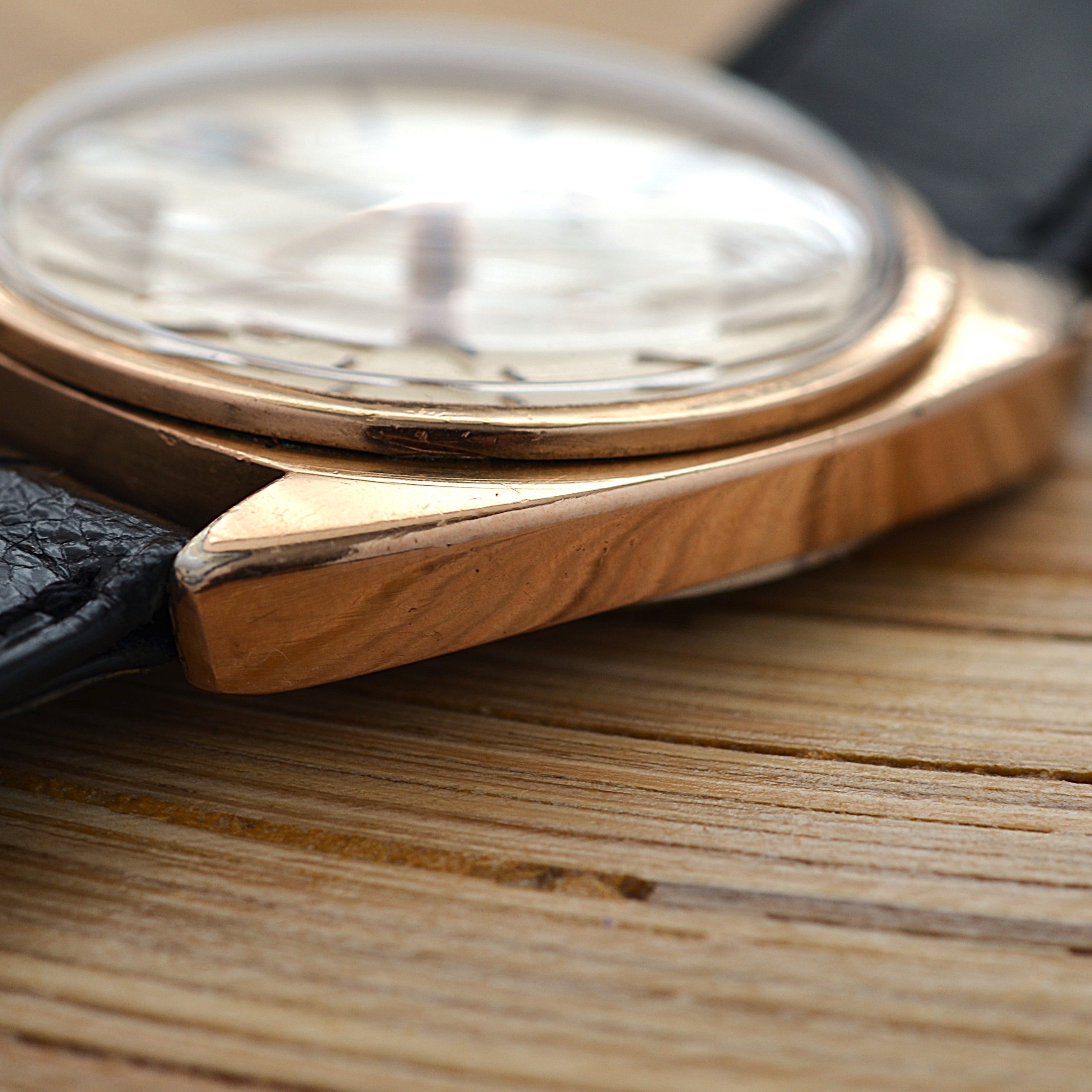 [歐米茄] 歐米茄星座系列日期顯示 C-Line 粉紅金錶殼配正品錶扣