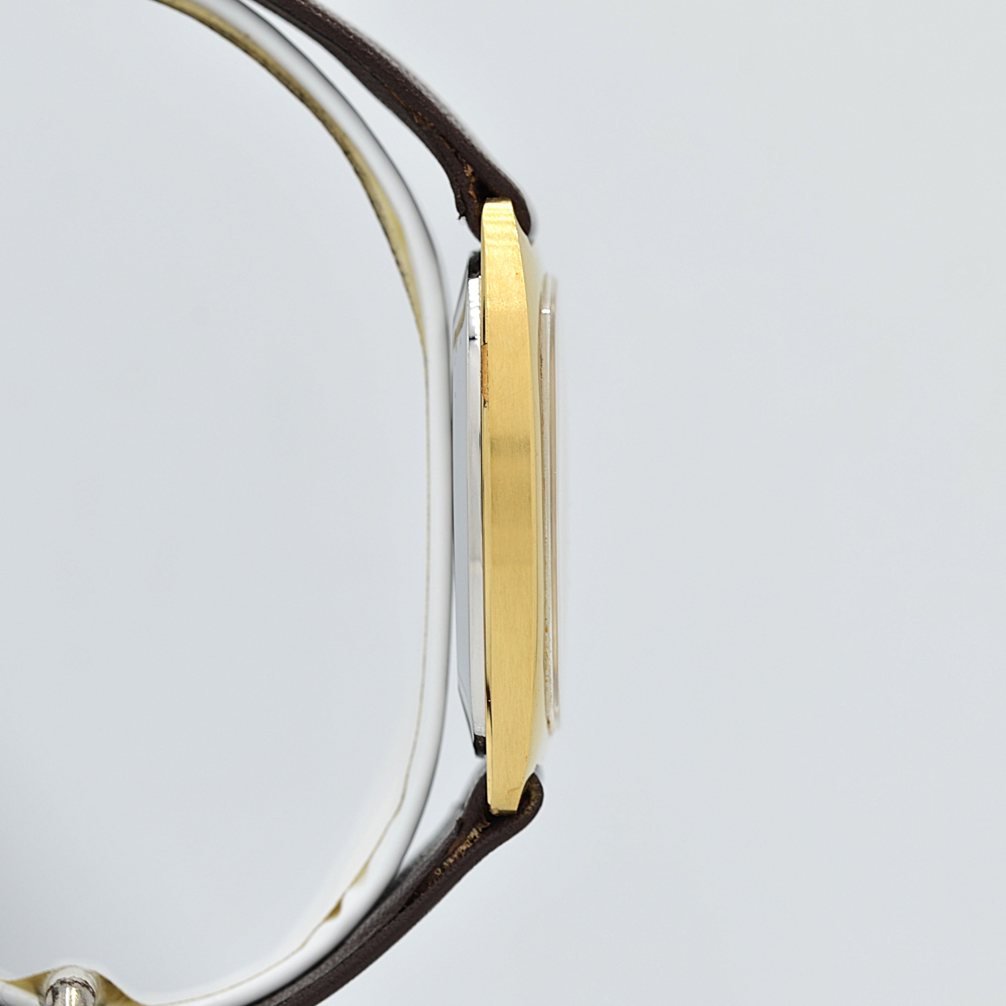 [Omega] 歐米茄碟飛系列 GP 電視螢幕保護殼 金色 Deadstock