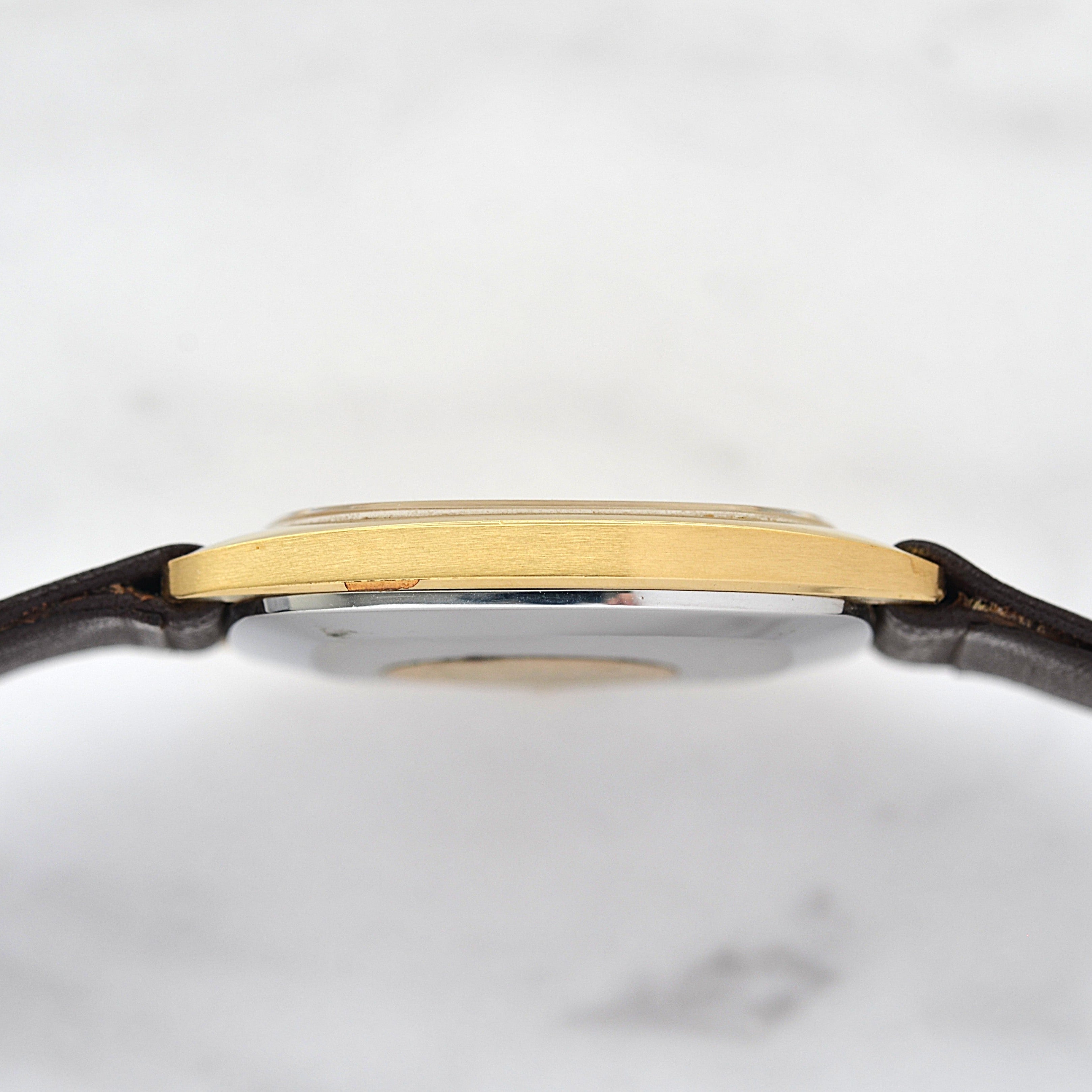 [Omega] 歐米茄碟飛系列 GP 電視螢幕保護殼 金色 Deadstock