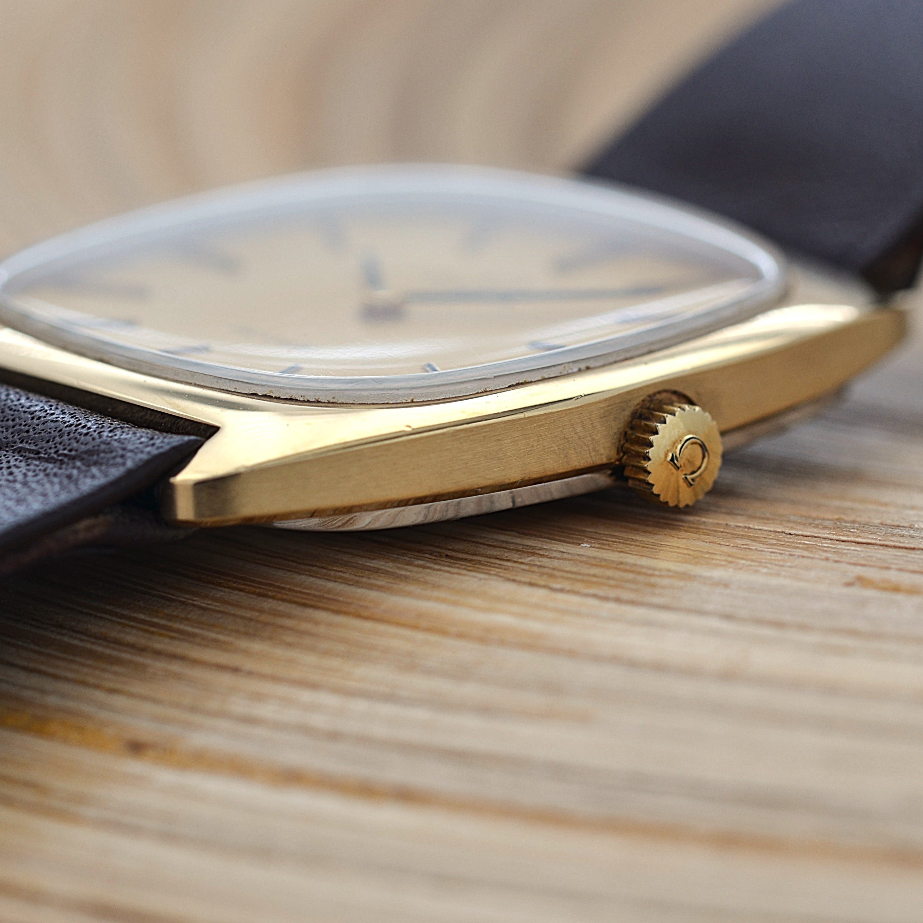 [Omega] 歐米茄碟飛系列 GP 電視螢幕保護殼 金色 Deadstock