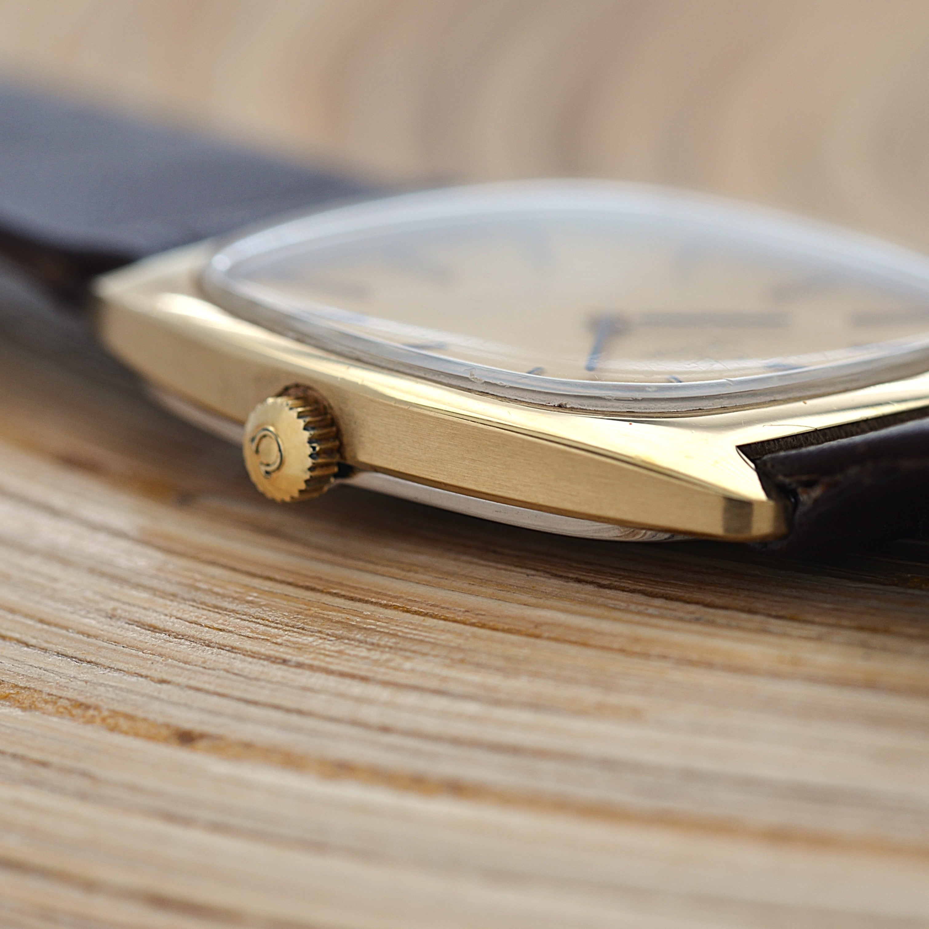 [Omega] 歐米茄碟飛系列 GP 電視螢幕保護殼 金色 Deadstock