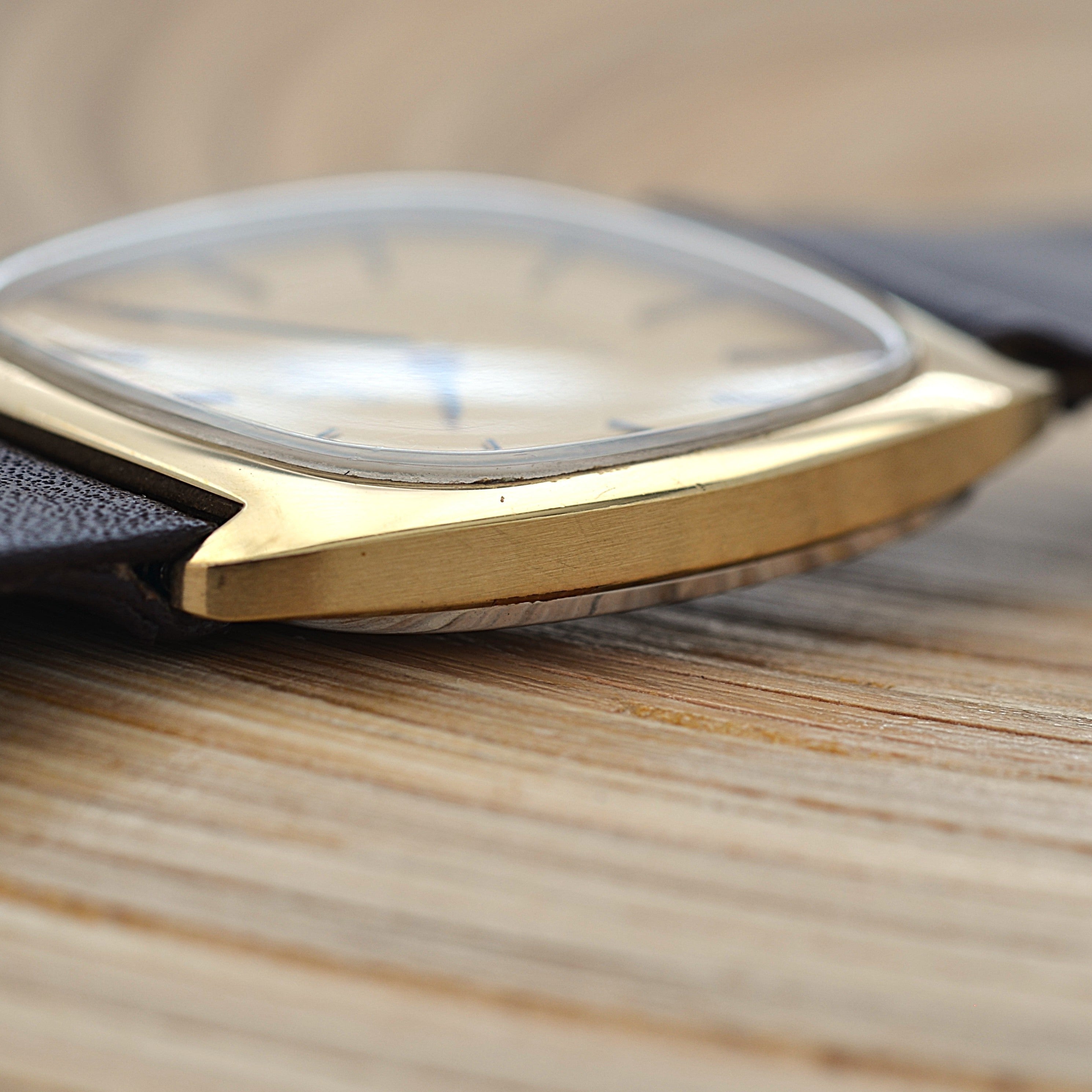 [Omega] 歐米茄碟飛系列 GP 電視螢幕保護殼 金色 Deadstock