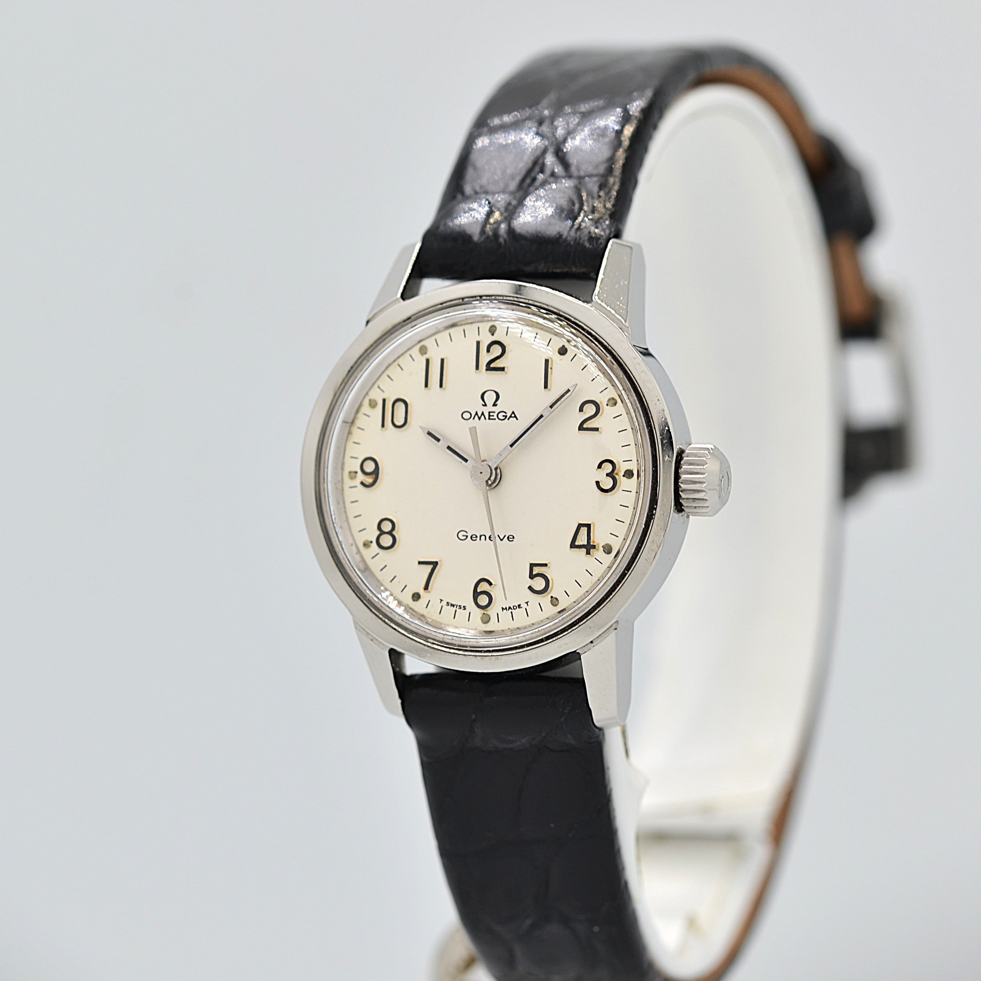 [Omega] 歐米茄日內瓦系列不鏽鋼圓形銀色阿拉伯數位直立錶盤腕錶，附原廠錶扣