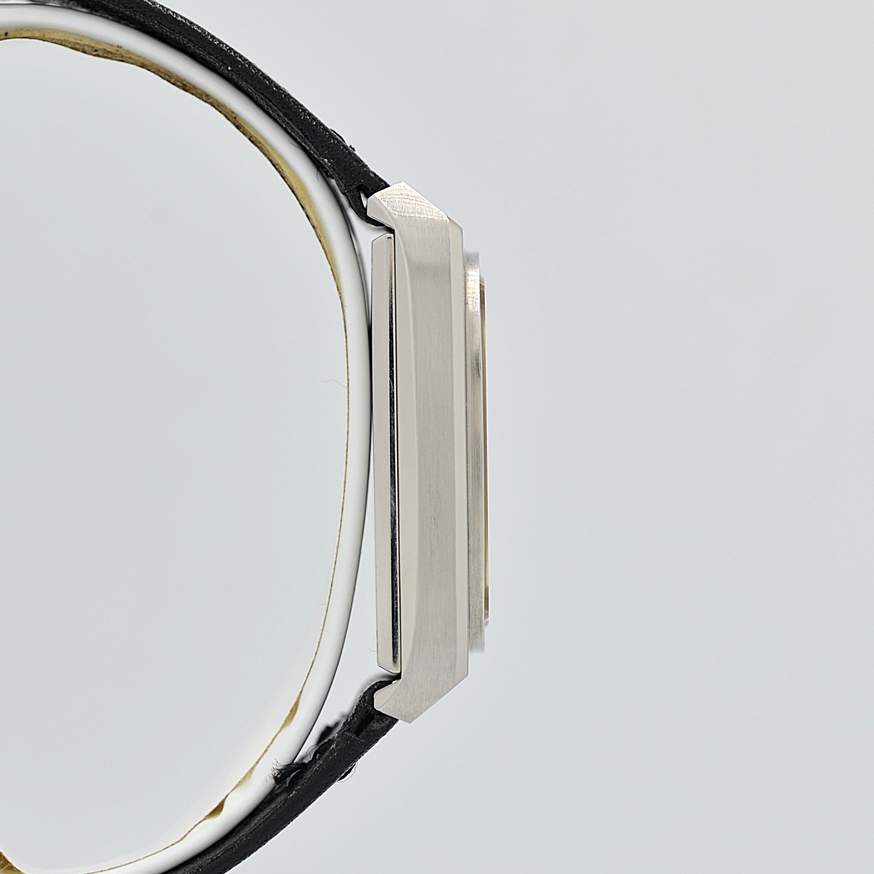 [歐米茄] 歐米茄星座系列不鏽鋼長方形錶殼銀色巴黎釘紋錶盤搭配原廠錶扣