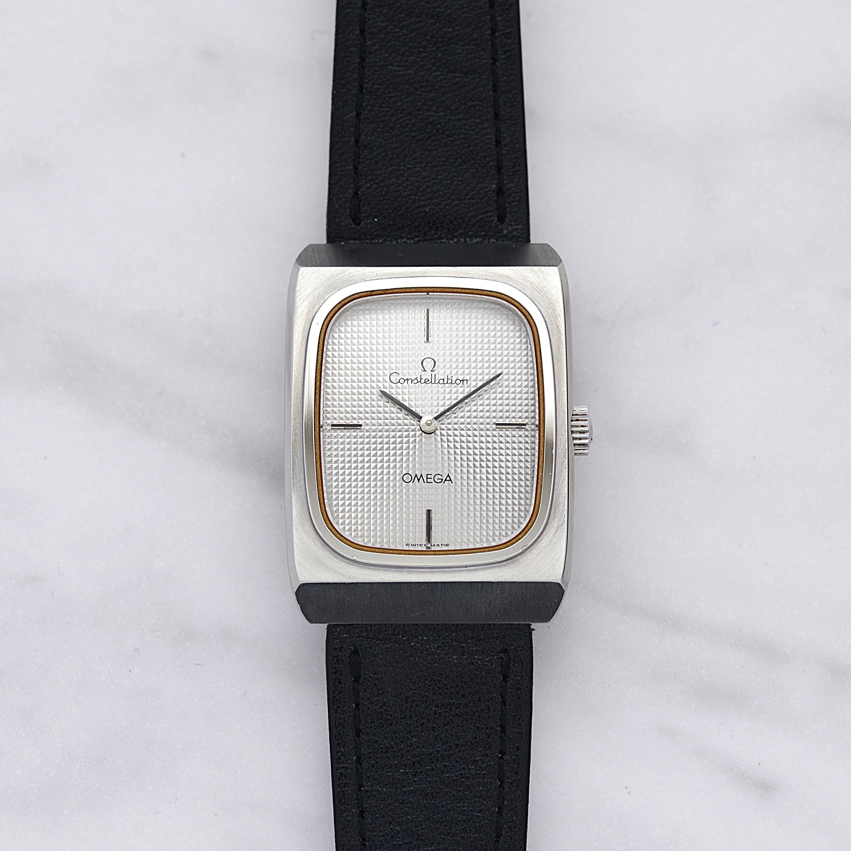 [歐米茄] 歐米茄星座系列不鏽鋼長方形錶殼銀色巴黎釘紋錶盤搭配原廠錶扣