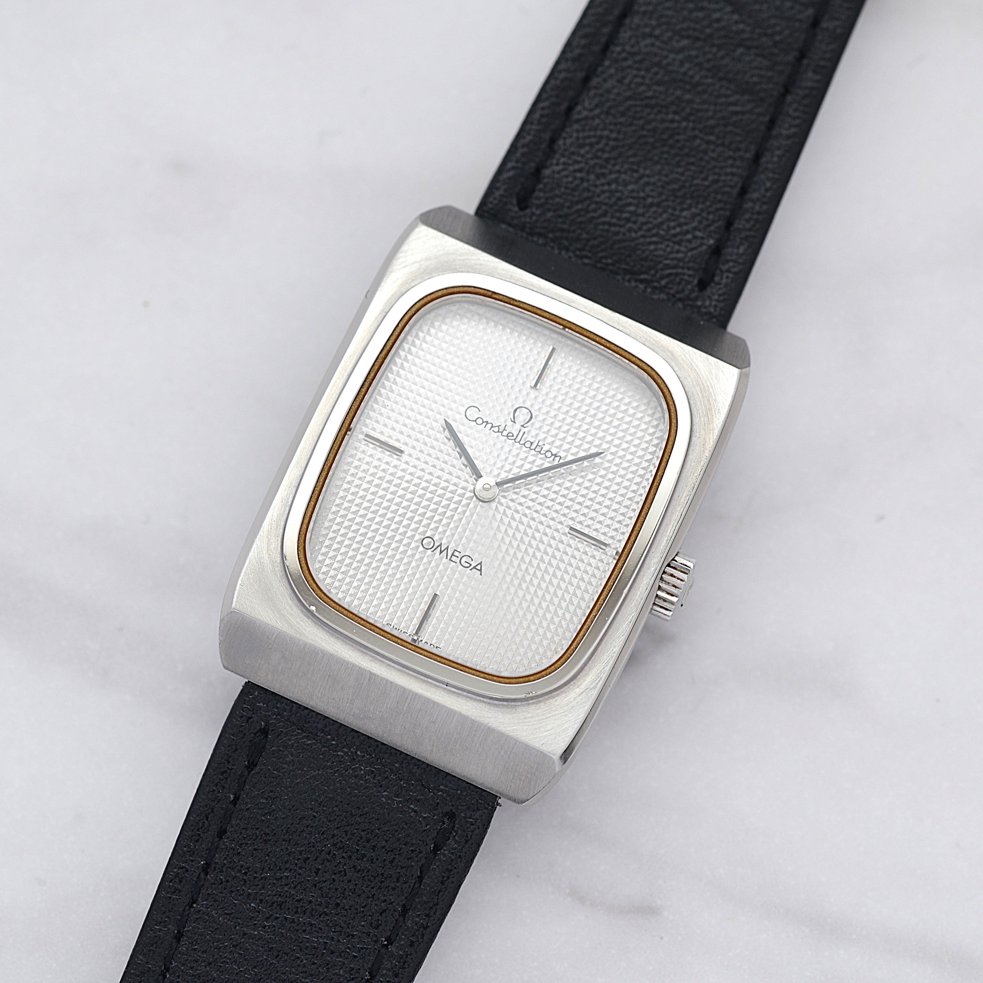 [歐米茄] 歐米茄星座系列不鏽鋼長方形錶殼銀色巴黎釘紋錶盤搭配原廠錶扣