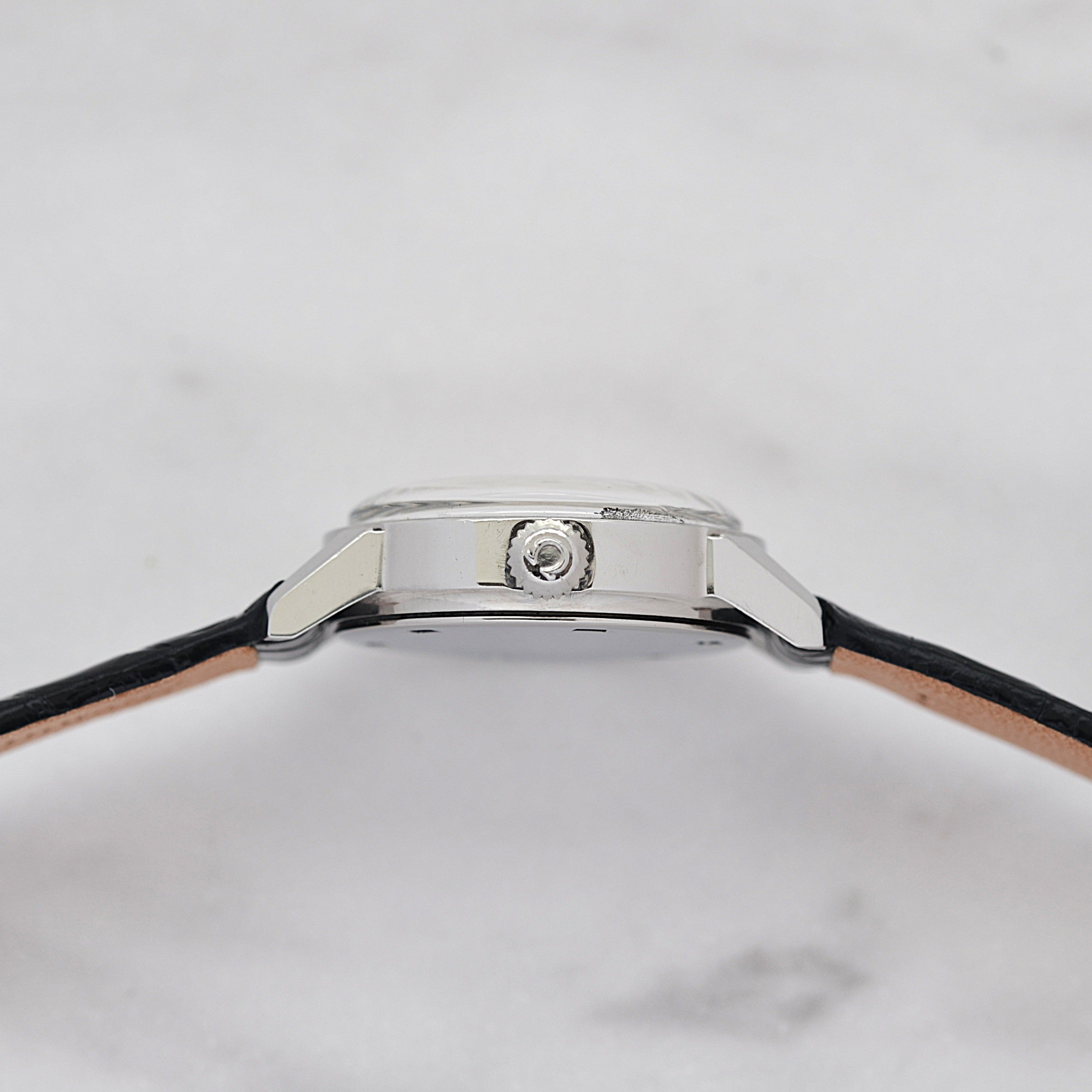 [Omega] 歐米茄日內瓦系列不鏽鋼圓形銀色阿拉伯數位直立錶盤腕錶，附原廠錶扣