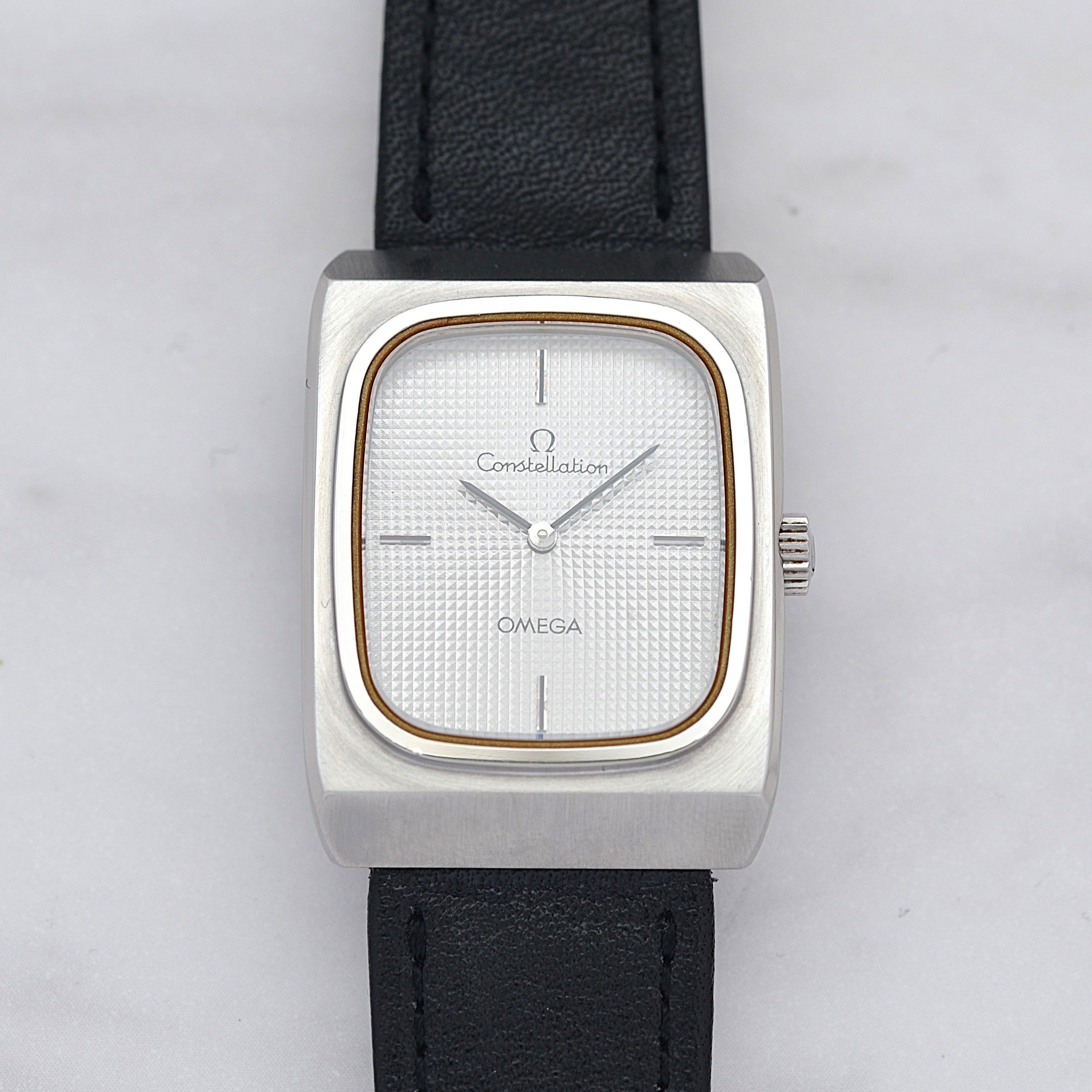 [歐米茄] 歐米茄星座系列不鏽鋼長方形錶殼銀色巴黎釘紋錶盤搭配原廠錶扣