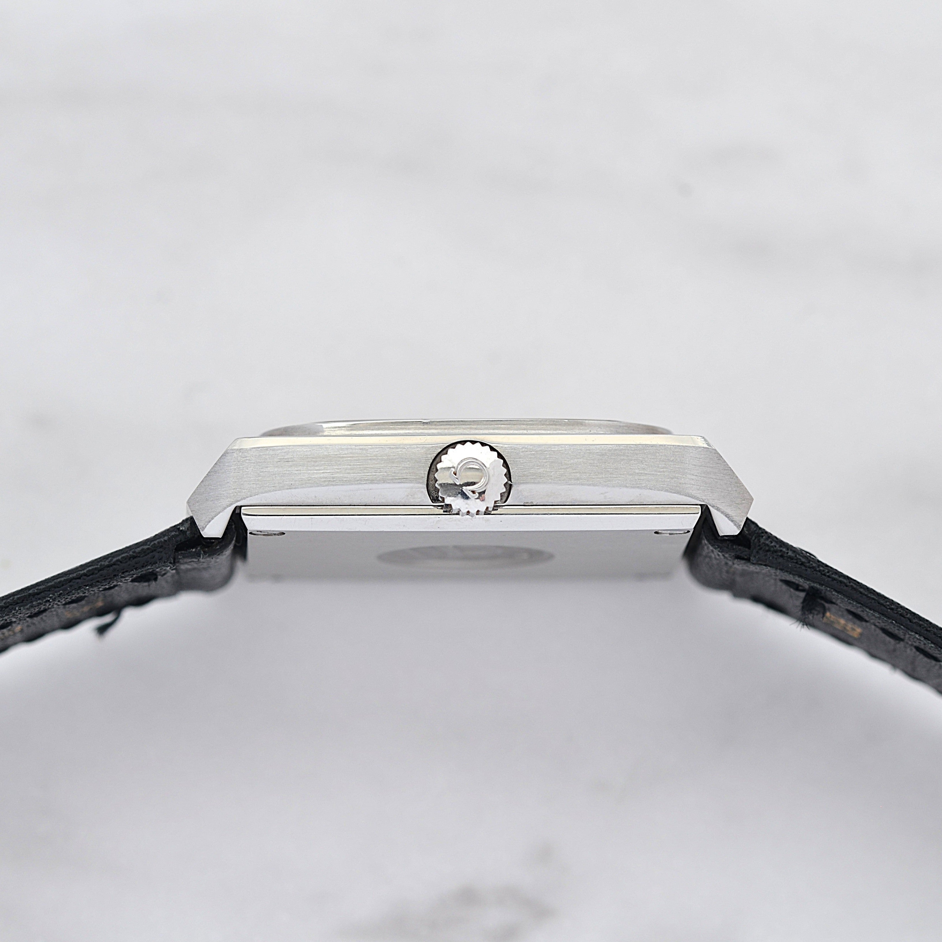 [歐米茄] 歐米茄星座系列不鏽鋼長方形錶殼銀色巴黎釘紋錶盤搭配原廠錶扣