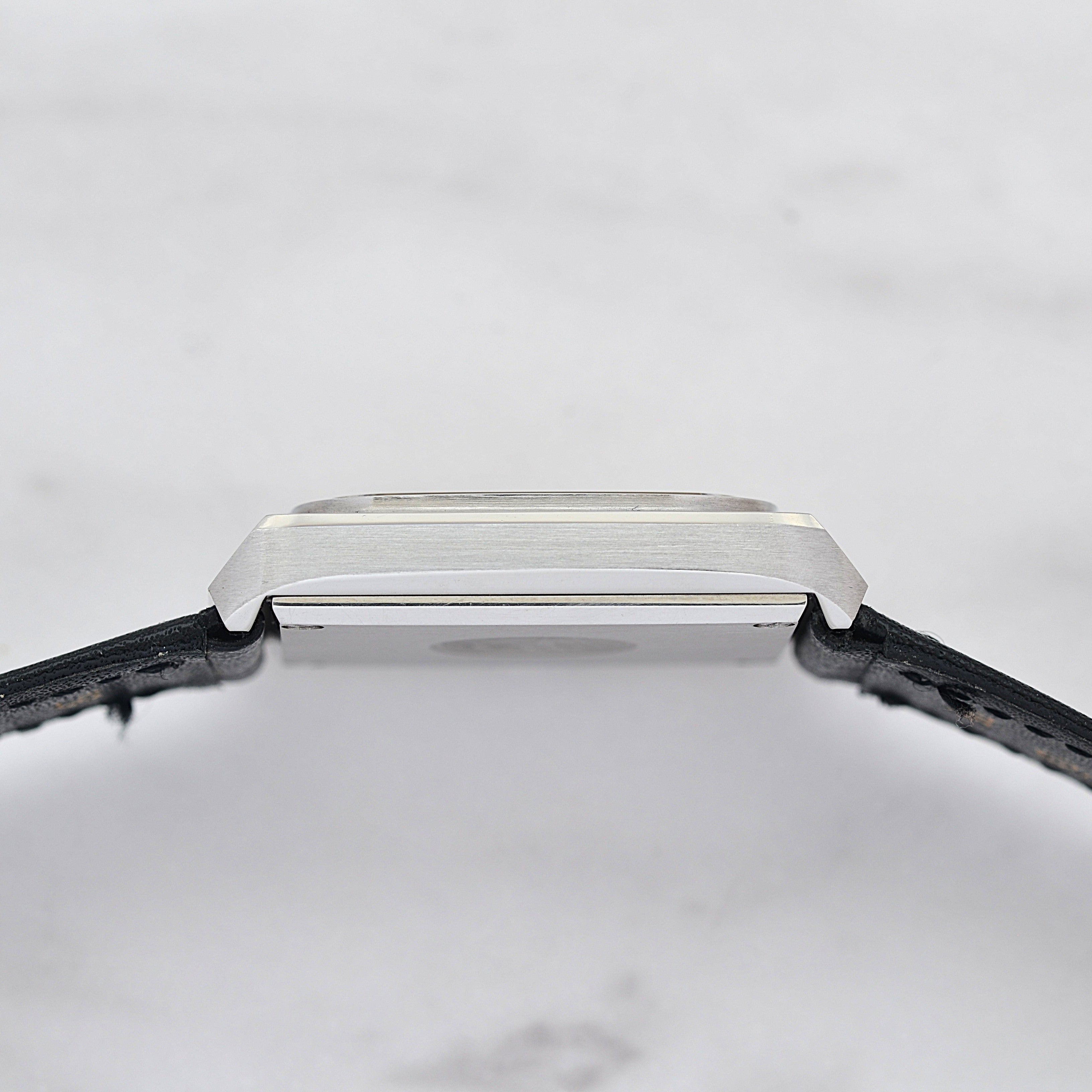 [歐米茄] 歐米茄星座系列不鏽鋼長方形錶殼銀色巴黎釘紋錶盤搭配原廠錶扣