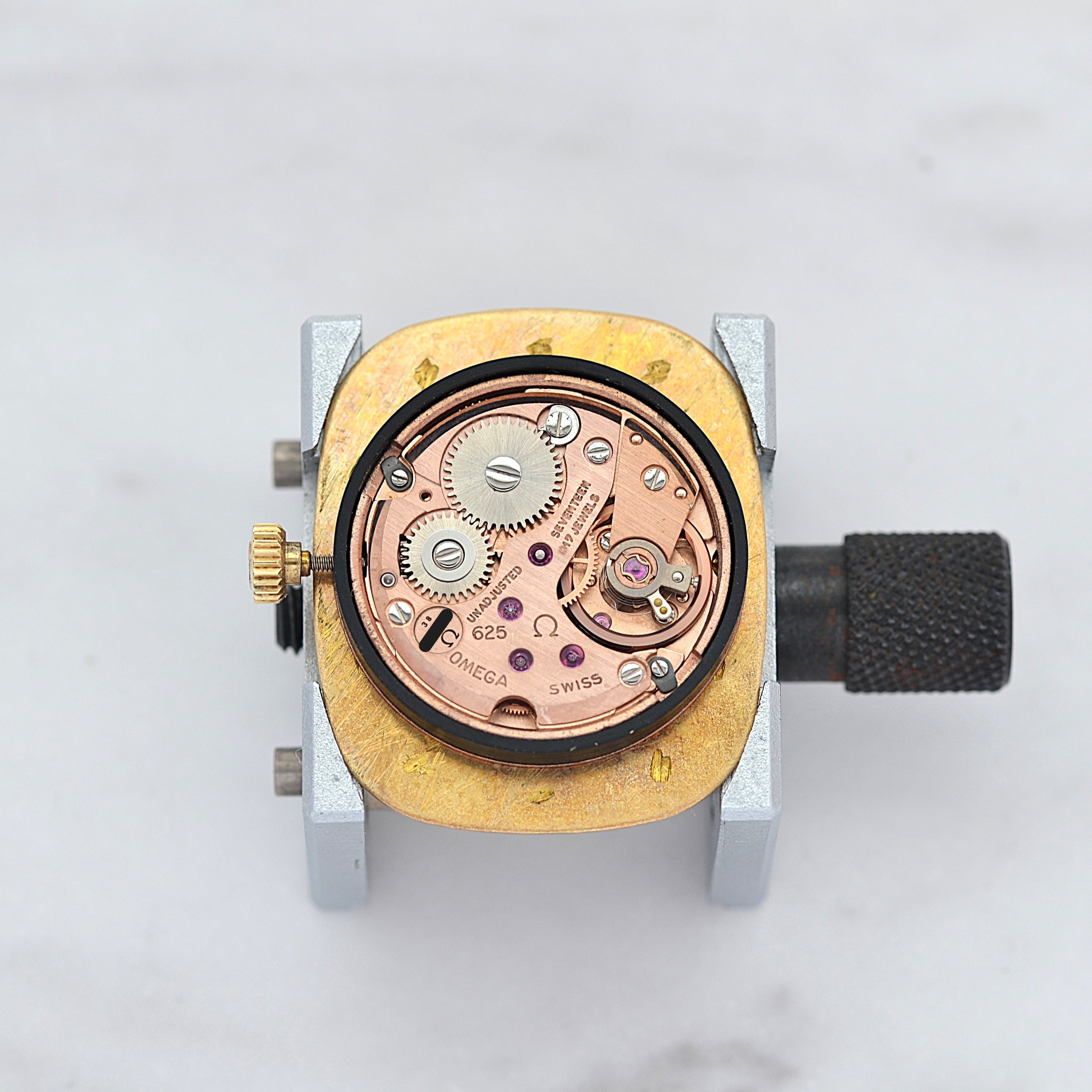 [Omega] 歐米茄碟飛系列GP橢圓形錶殼金色全新庫存