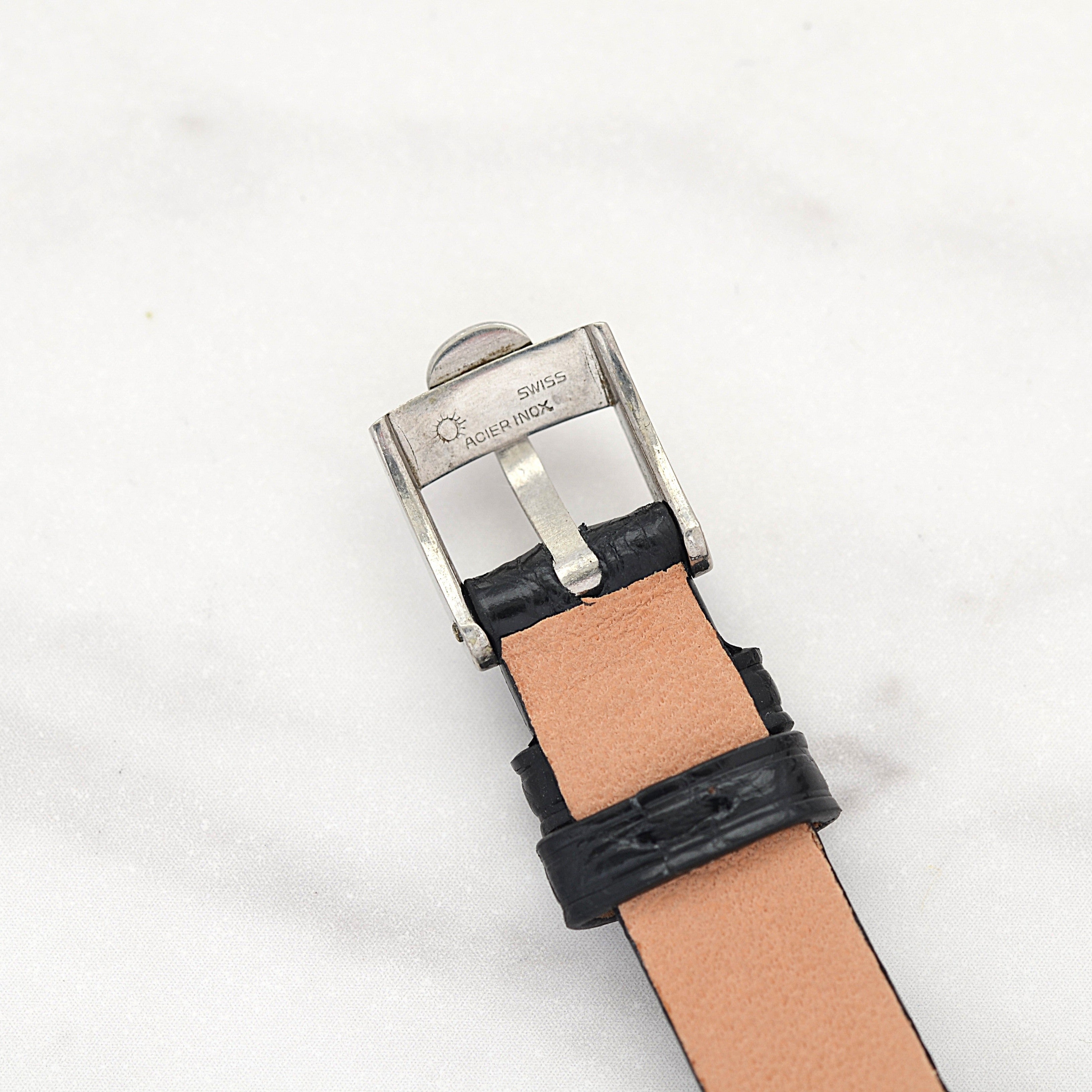 [Omega] 歐米茄日內瓦系列不鏽鋼圓形銀色阿拉伯數位直立錶盤腕錶，附原廠錶扣