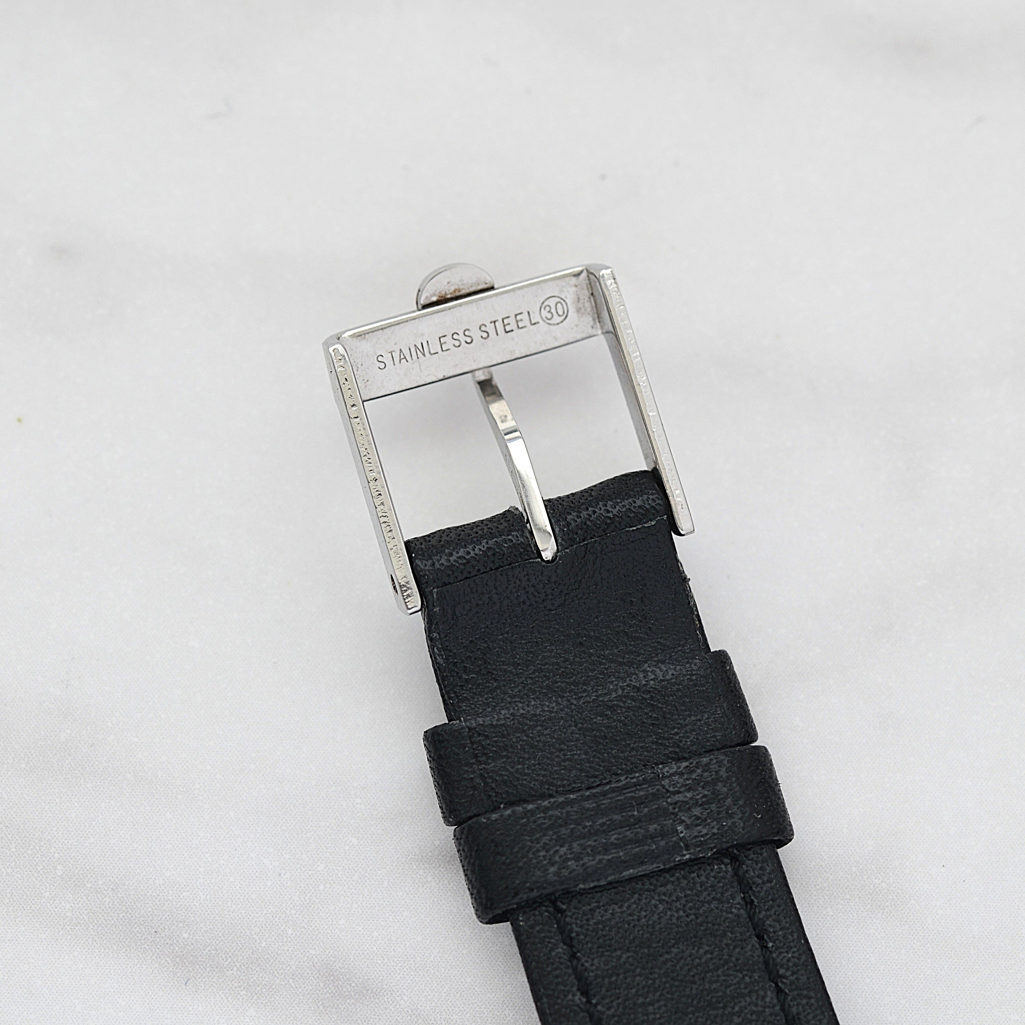 [歐米茄] 歐米茄星座系列不鏽鋼長方形錶殼銀色巴黎釘紋錶盤搭配原廠錶扣