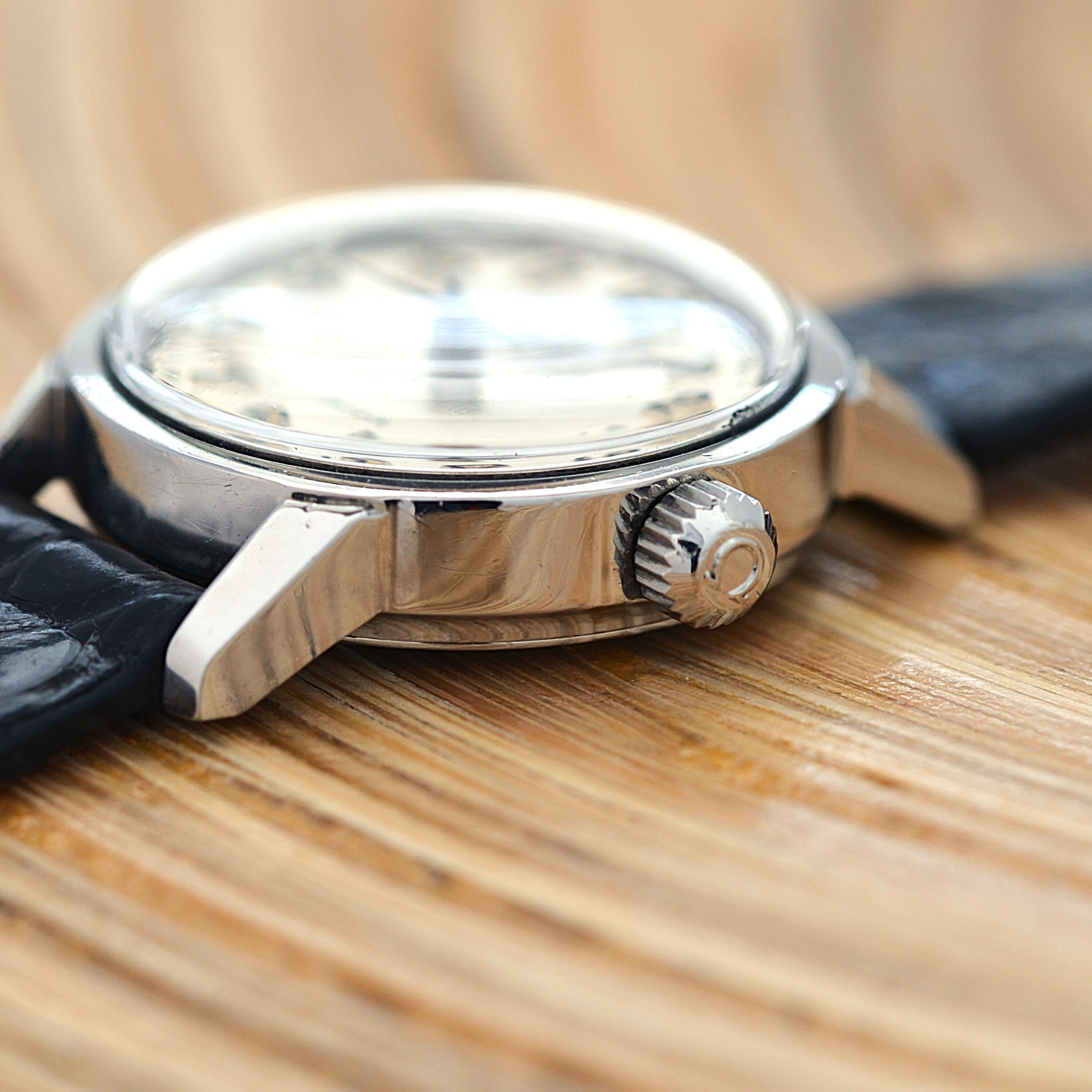 [Omega] 歐米茄日內瓦系列不鏽鋼圓形銀色阿拉伯數位直立錶盤腕錶，附原廠錶扣