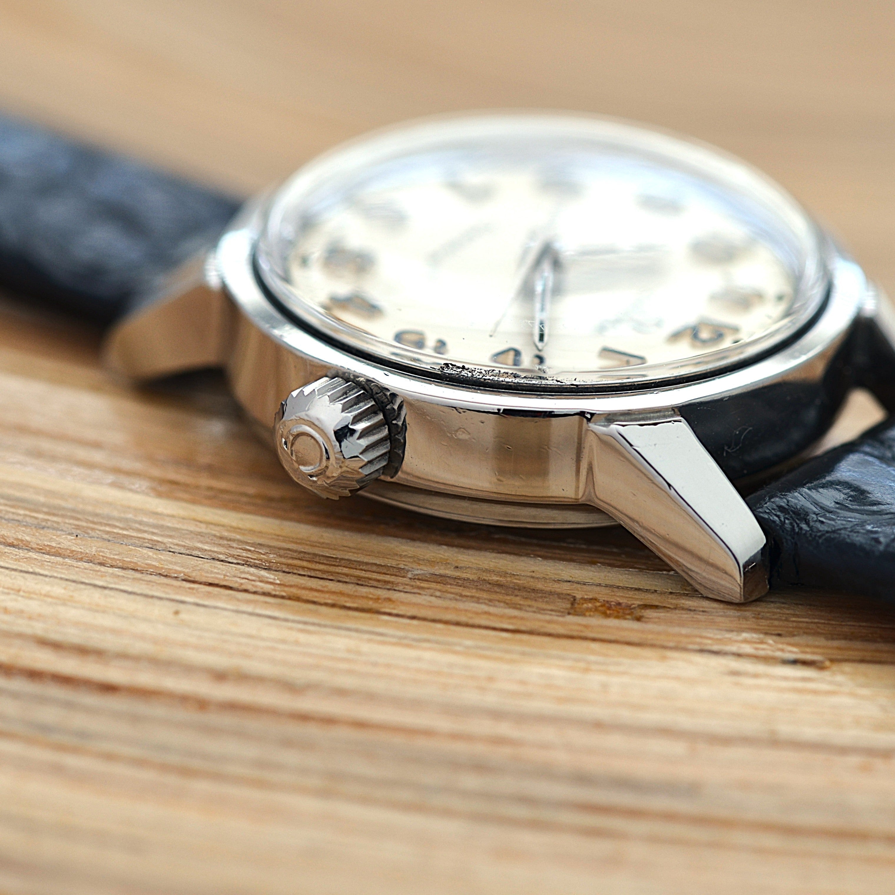 [Omega] 歐米茄日內瓦系列不鏽鋼圓形銀色阿拉伯數位直立錶盤腕錶，附原廠錶扣