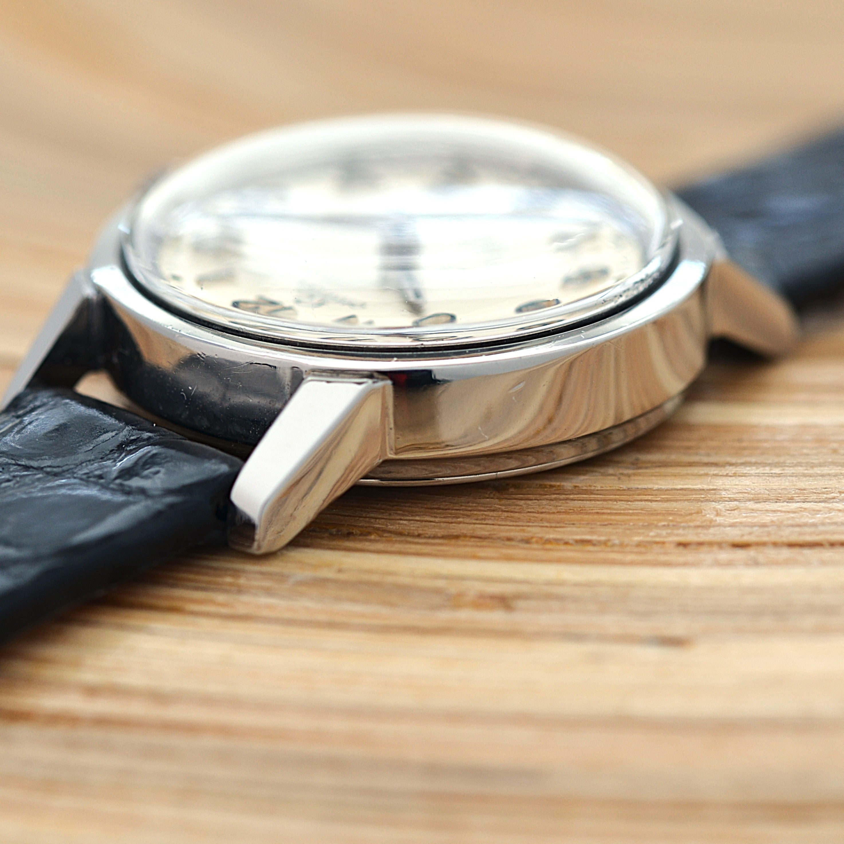 [Omega] 歐米茄日內瓦系列不鏽鋼圓形銀色阿拉伯數位直立錶盤腕錶，附原廠錶扣