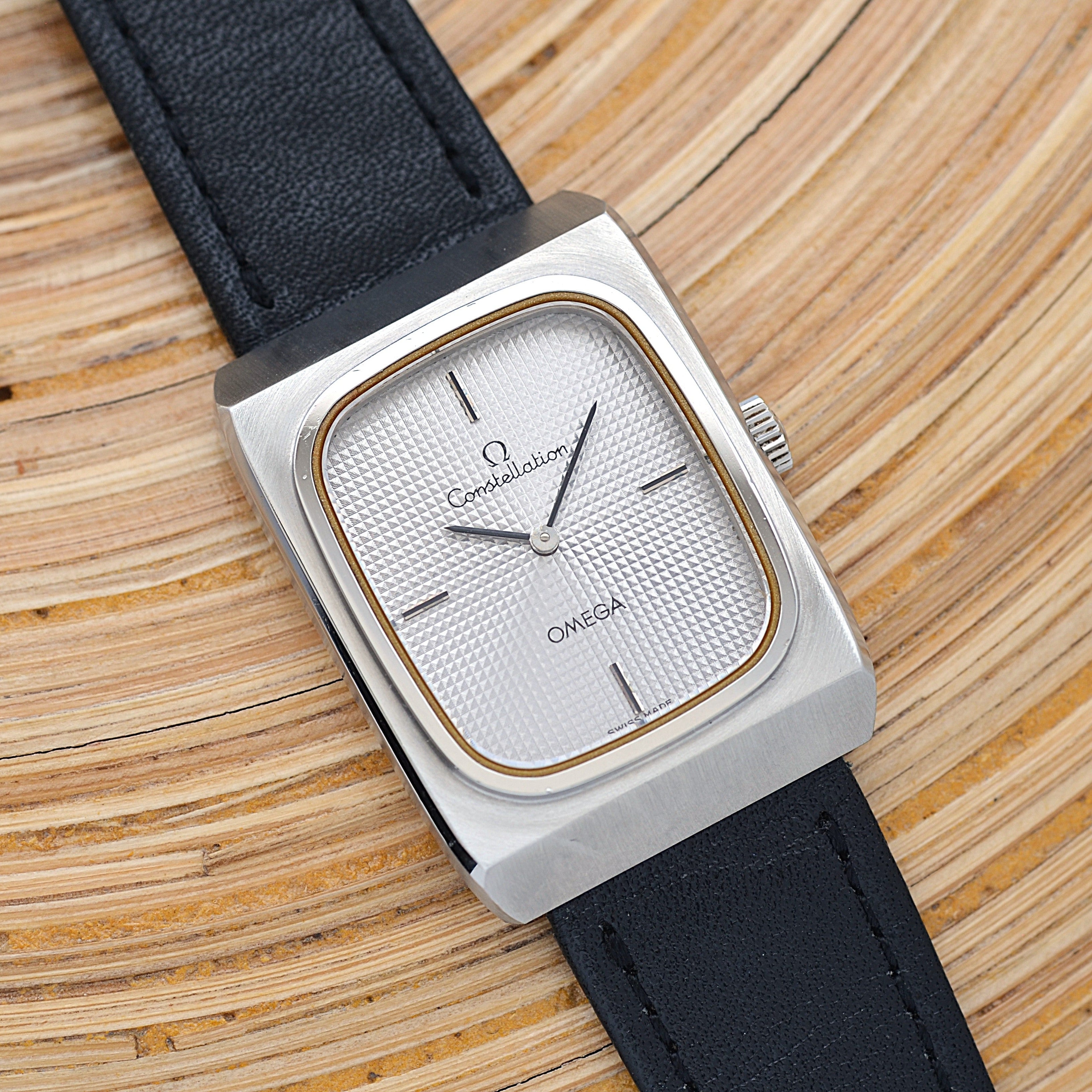 [歐米茄] 歐米茄星座系列不鏽鋼長方形錶殼銀色巴黎釘紋錶盤搭配原廠錶扣