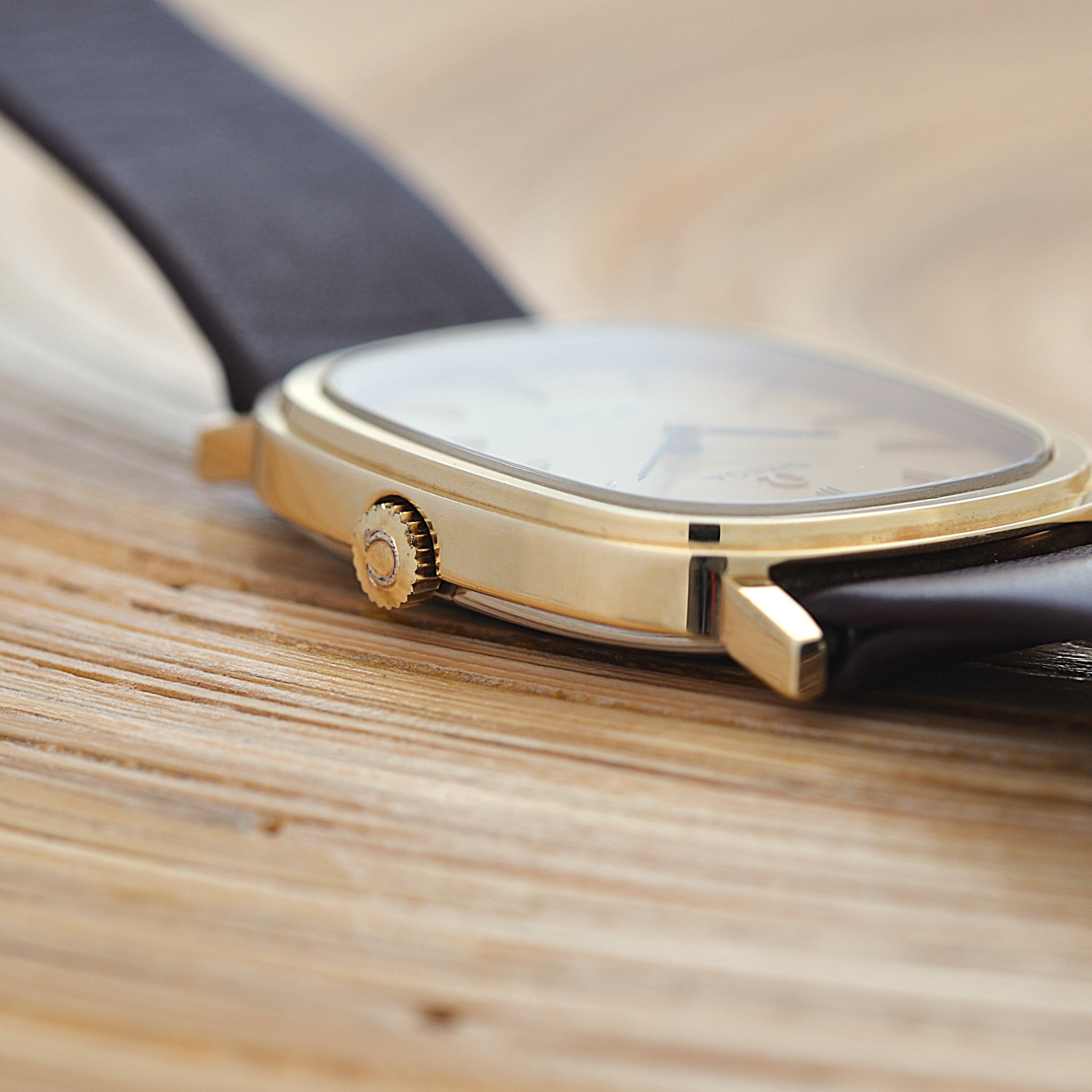 [Omega] 歐米茄碟飛系列GP橢圓形錶殼金色全新庫存