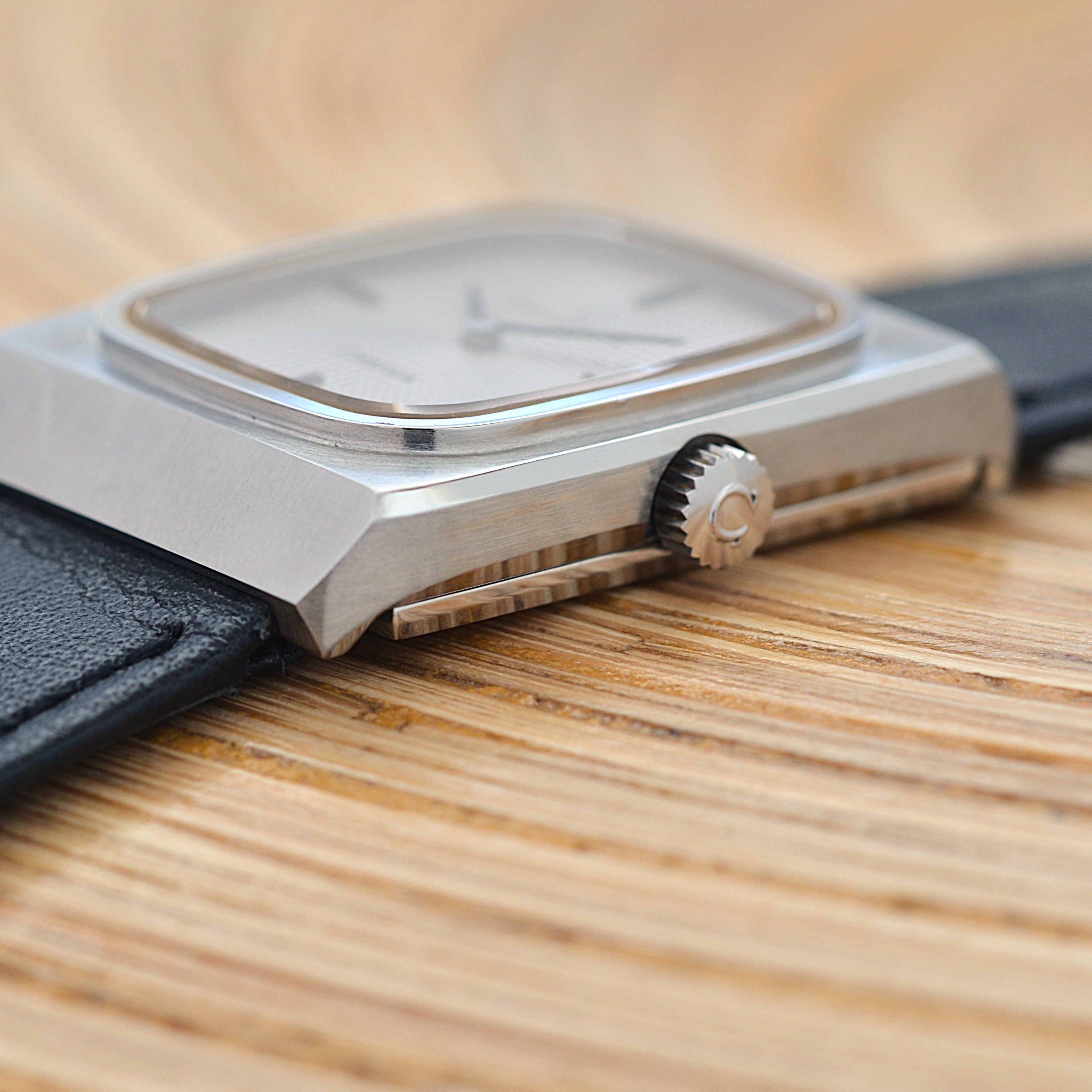 [歐米茄] 歐米茄星座系列不鏽鋼長方形錶殼銀色巴黎釘紋錶盤搭配原廠錶扣