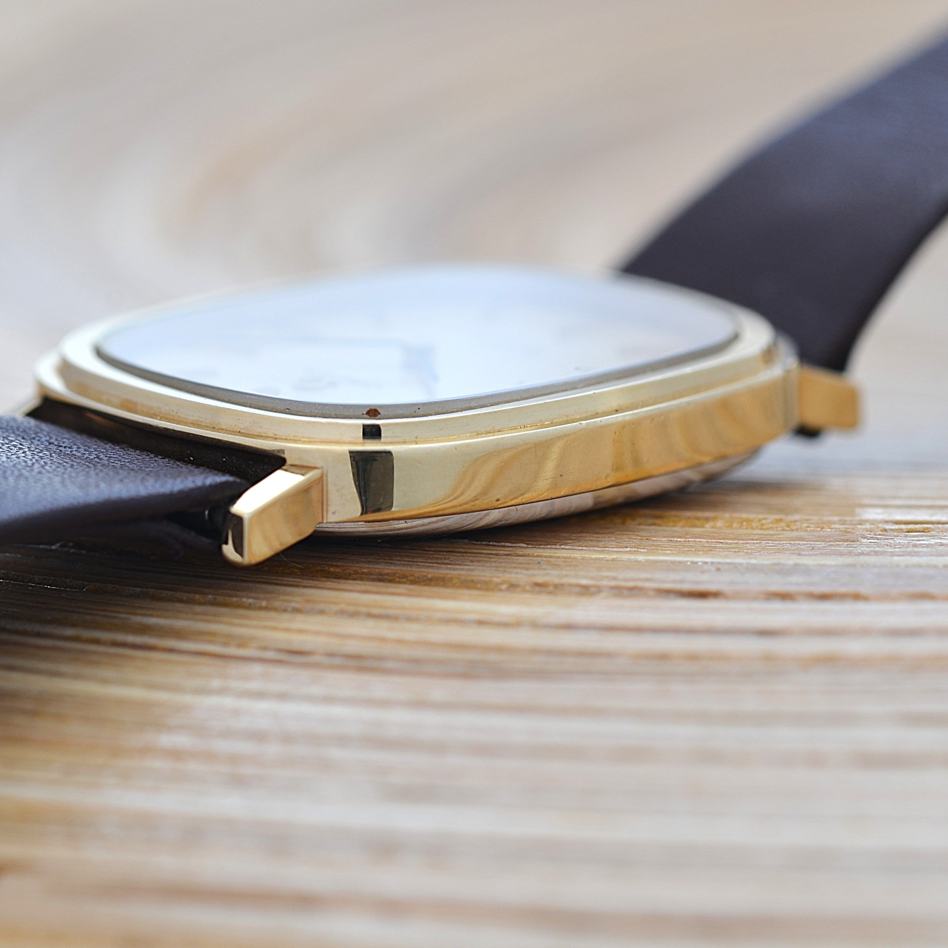 [Omega] 歐米茄碟飛系列GP橢圓形錶殼金色全新庫存