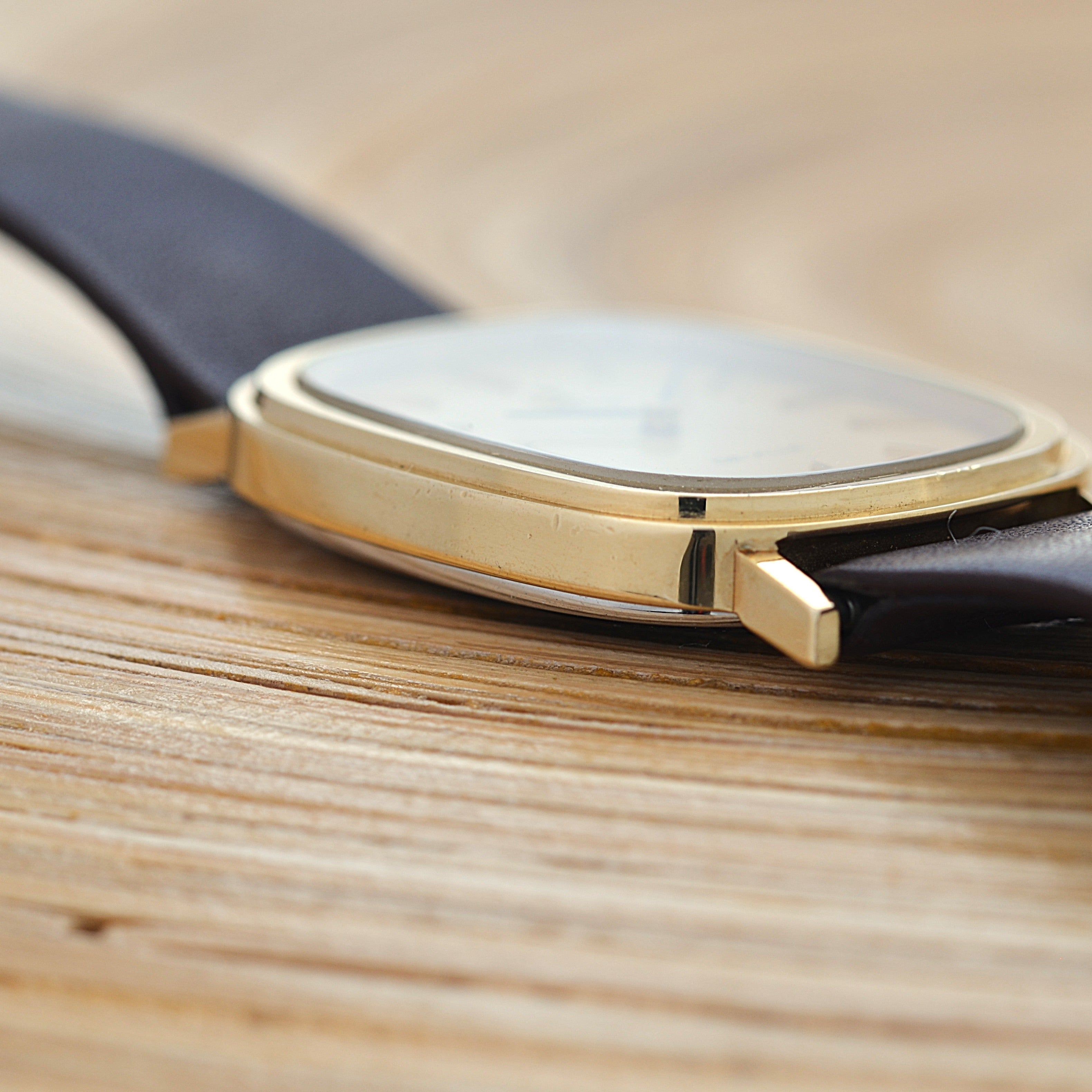 [Omega] 歐米茄碟飛系列GP橢圓形錶殼金色全新庫存