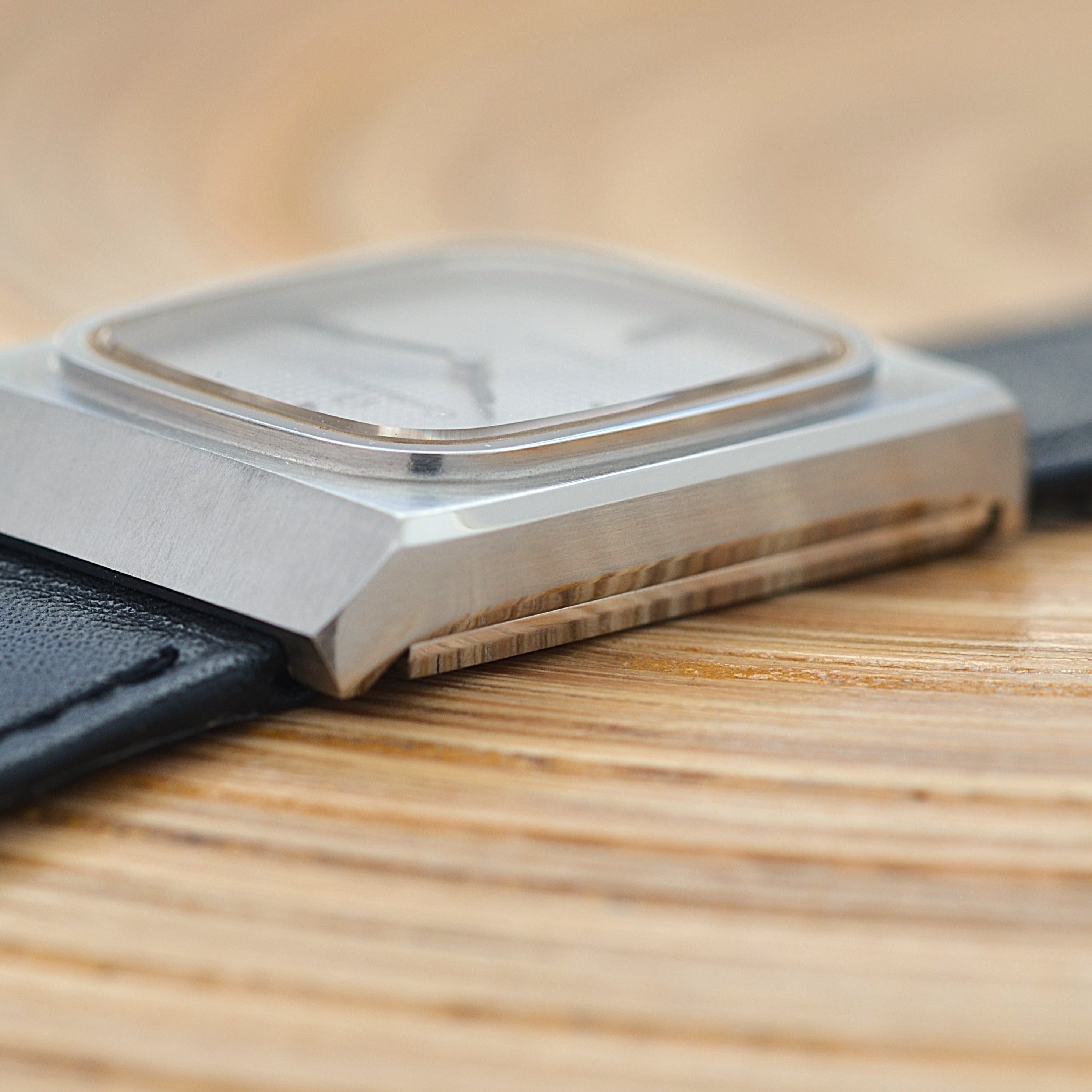 [歐米茄] 歐米茄星座系列不鏽鋼長方形錶殼銀色巴黎釘紋錶盤搭配原廠錶扣