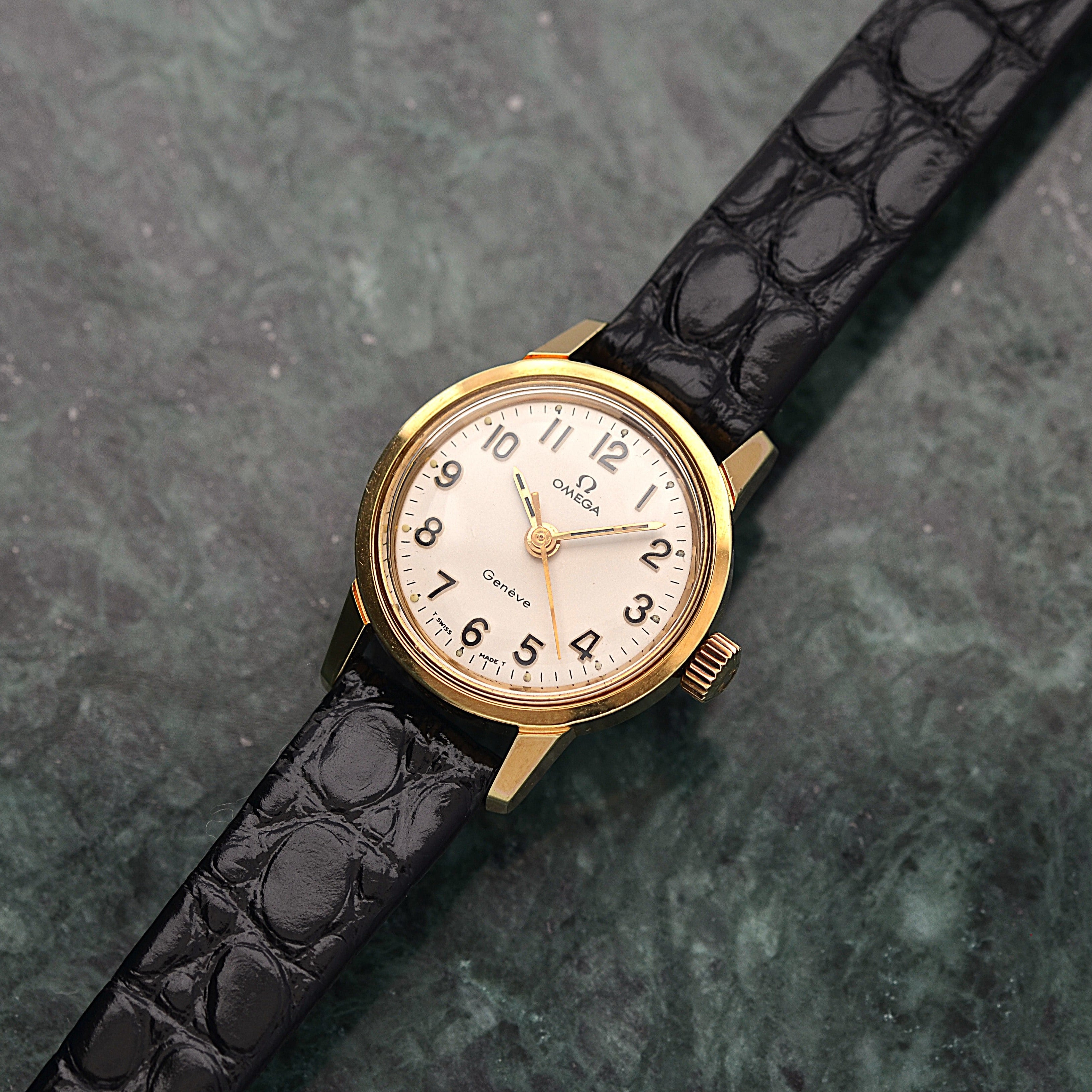 [Omega] 歐米茄日內瓦系列GP圓形銀直式阿拉伯數位時標腕錶，附原廠錶扣