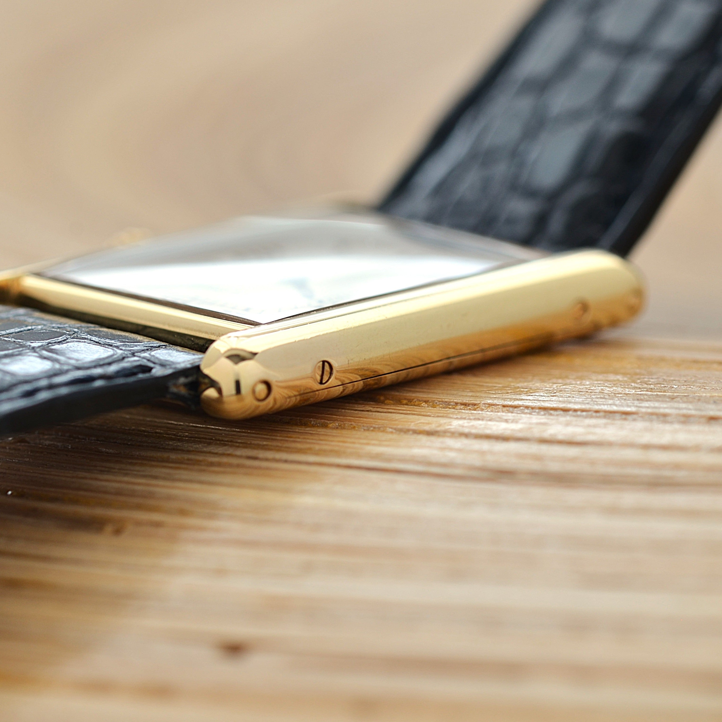 【Cartier】カルティエ タンクルイカルティエLM 18KYG エクストラフラット カルティエコンプリートサービス済み 純正18金製Dバックル、国際保証書付き