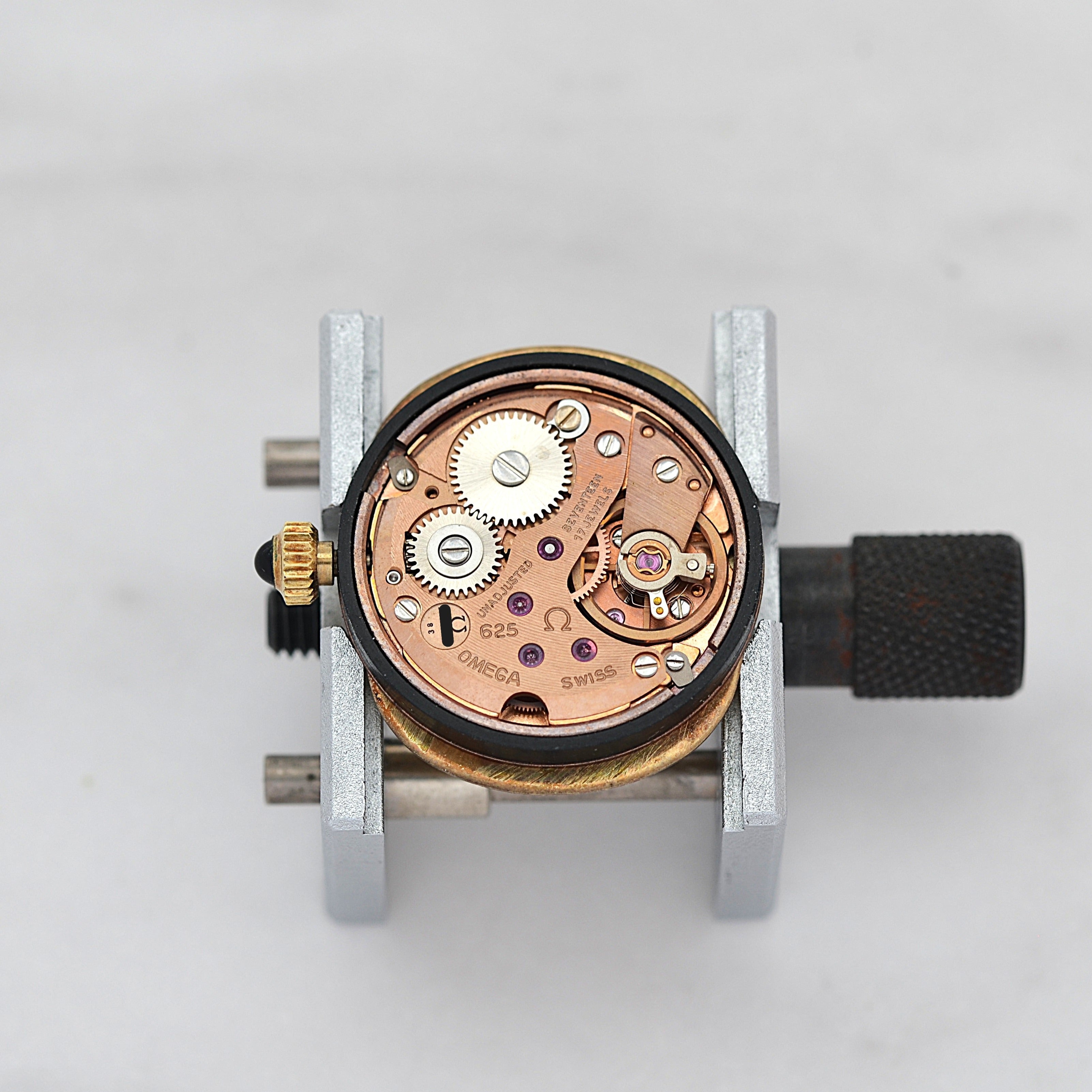 [Omega] 歐米茄碟飛系列GP橢圓形錶殼黃金全新庫存表，附原廠錶扣