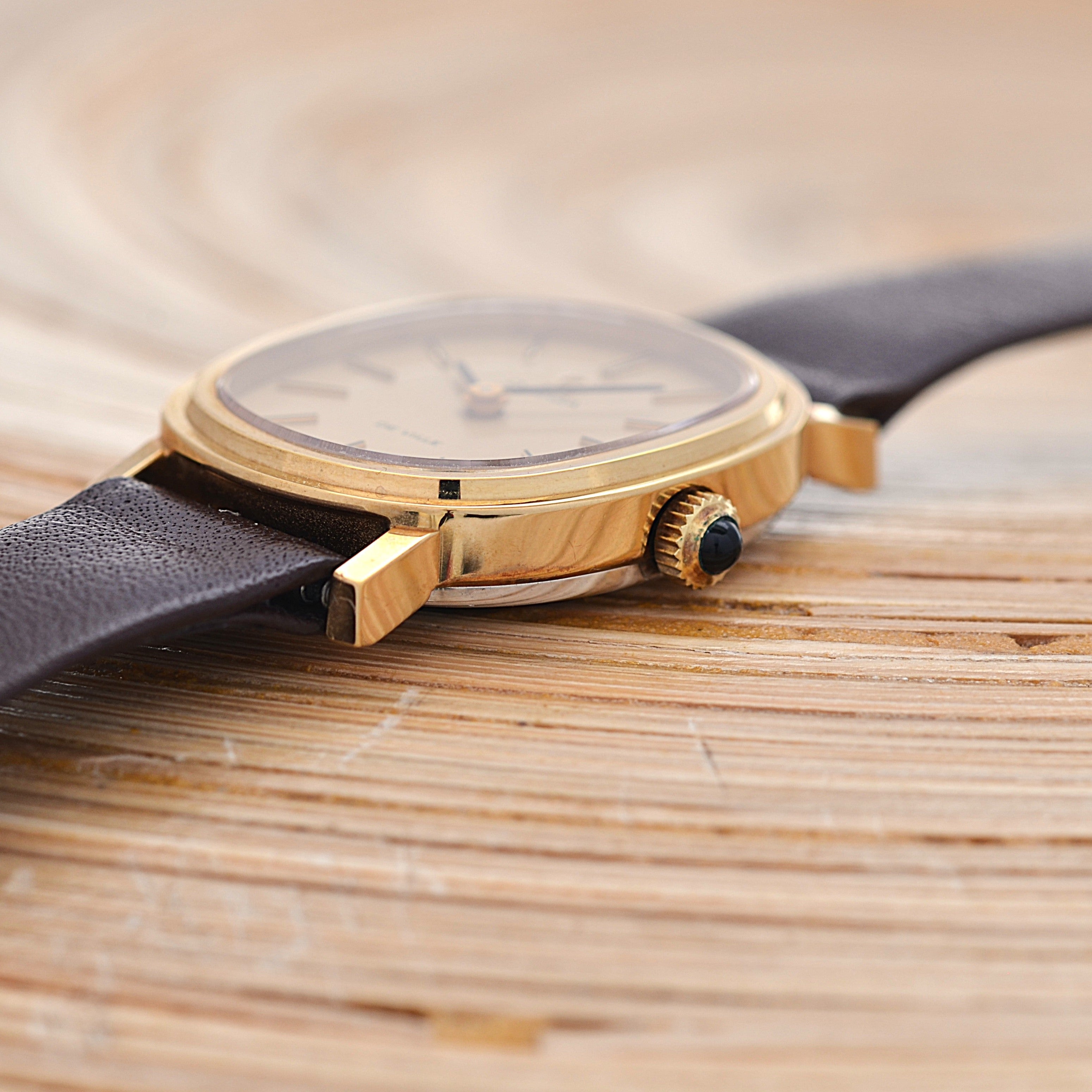 [Omega] 歐米茄碟飛系列GP橢圓形錶殼黃金全新庫存表，附原廠錶扣