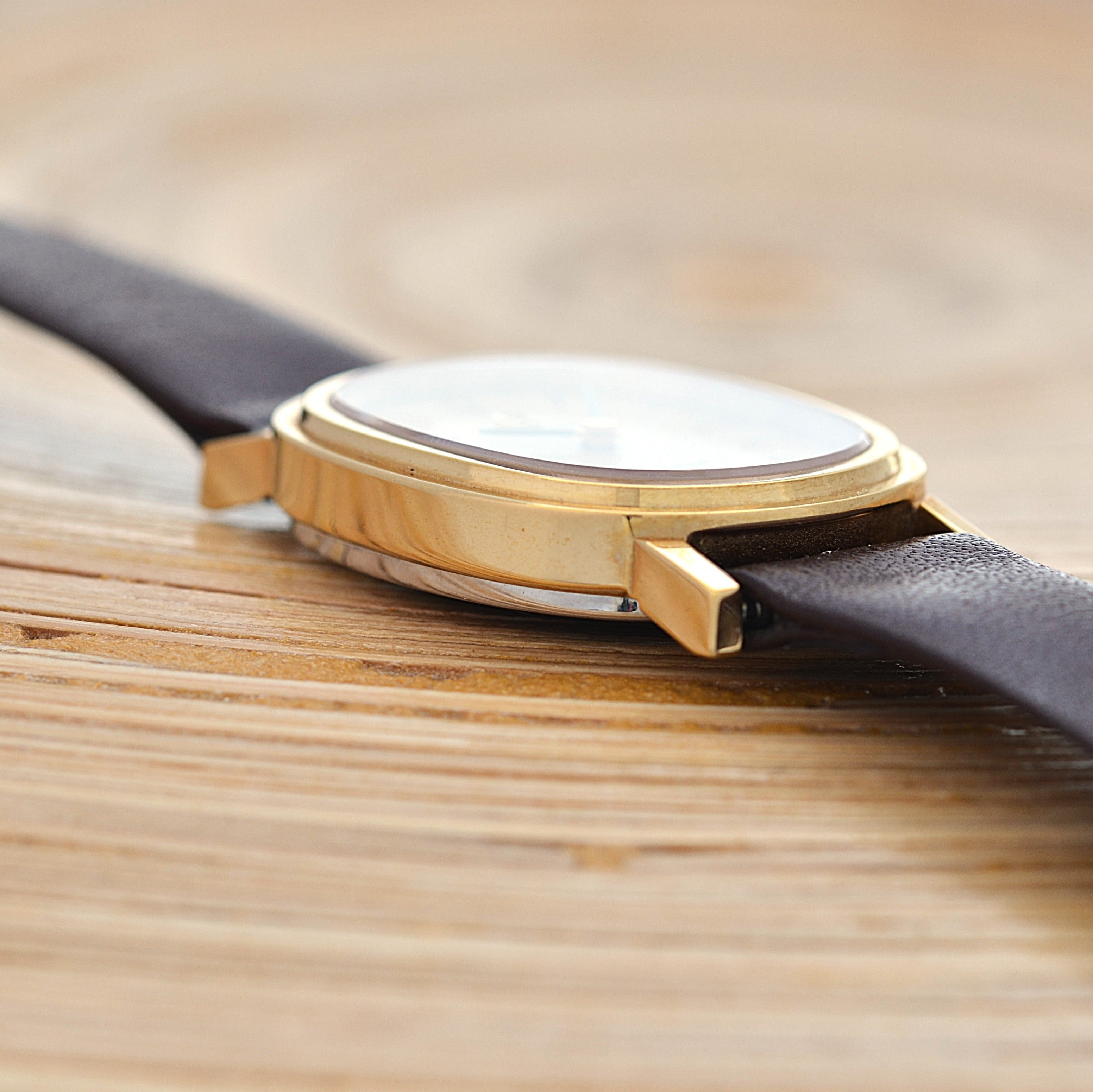 [Omega] 歐米茄碟飛系列GP橢圓形錶殼黃金全新庫存表，附原廠錶扣