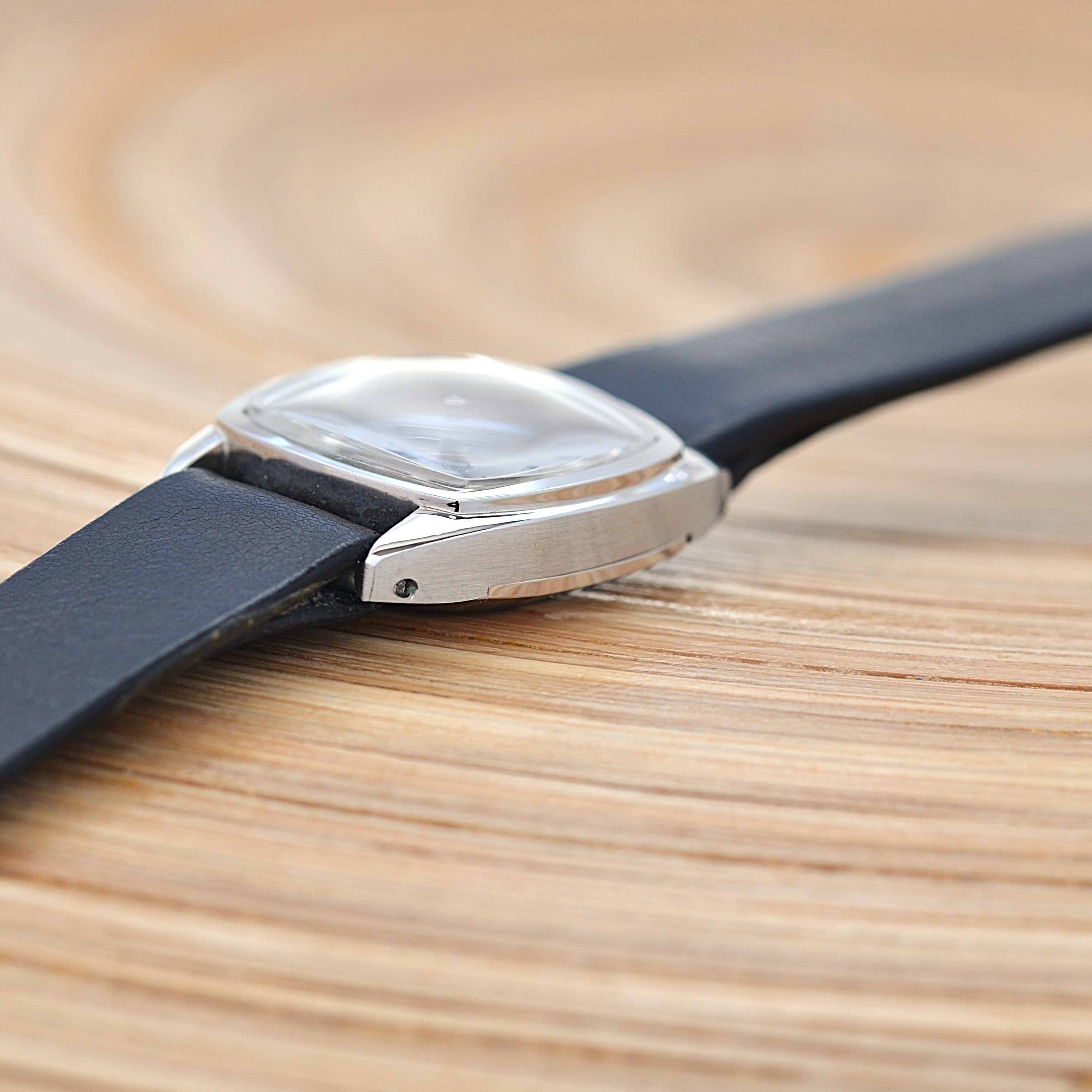 [Omega] 歐米茄碟飛系列不鏽鋼方形銀色腕錶，全新庫存，配件齊全